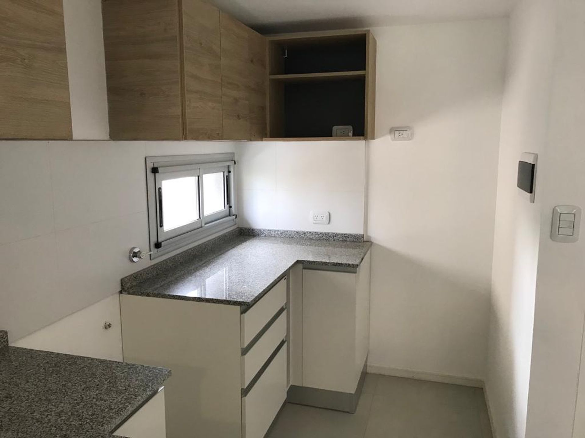 VENTA c/ RENTA 2 AMBIENTES. LOMAS ESTE - 4