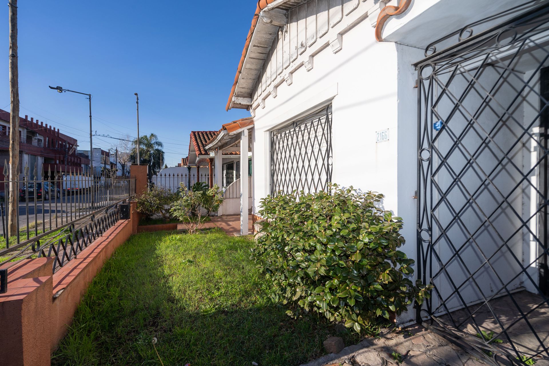 CASA LOTE PROPIO 4 AMBIENTES COCHERA Y JARD&Iacute;N - 12