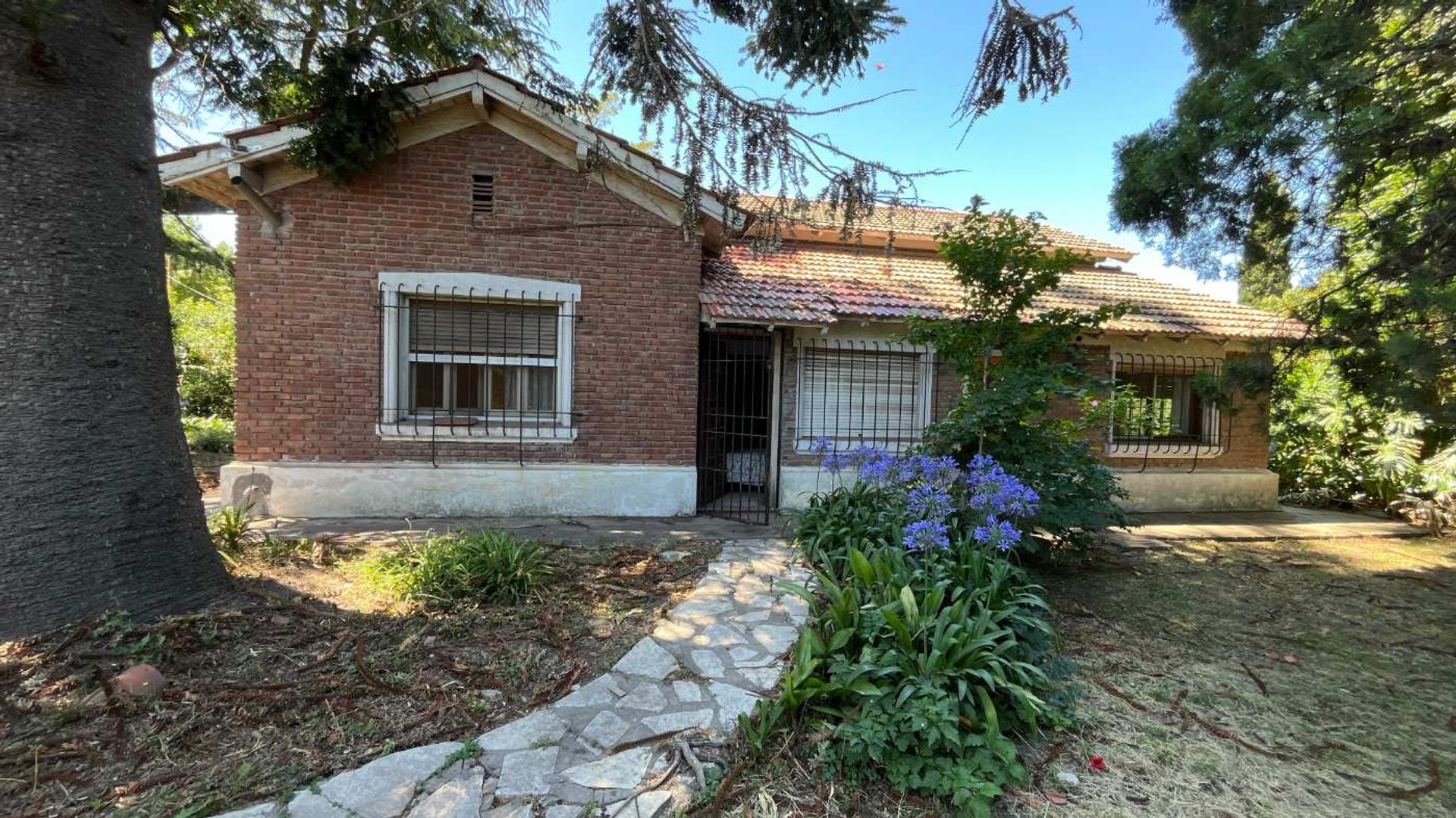 CASA 5 AMBIENTES EN VENTA LONGCHAMPS 3000mt2 - 7