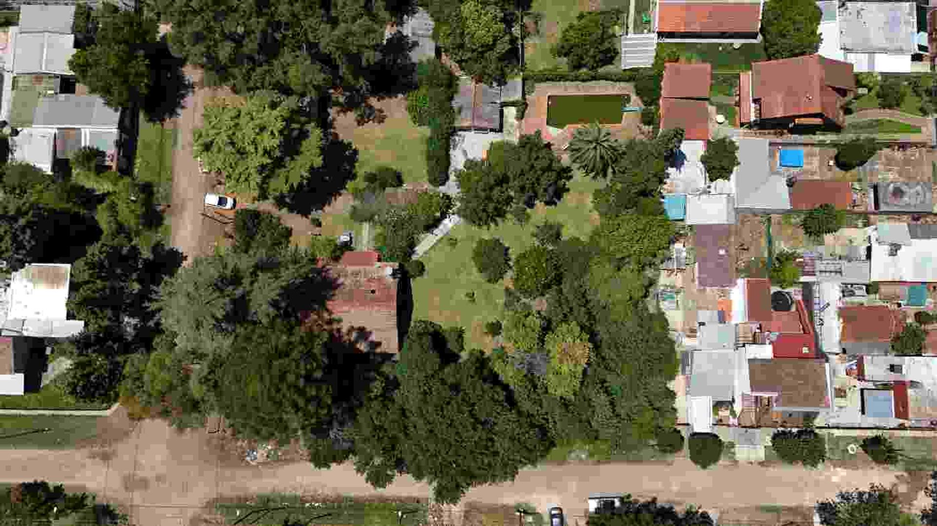CASA 5 AMBIENTES EN VENTA LONGCHAMPS 3000mt2 - 4