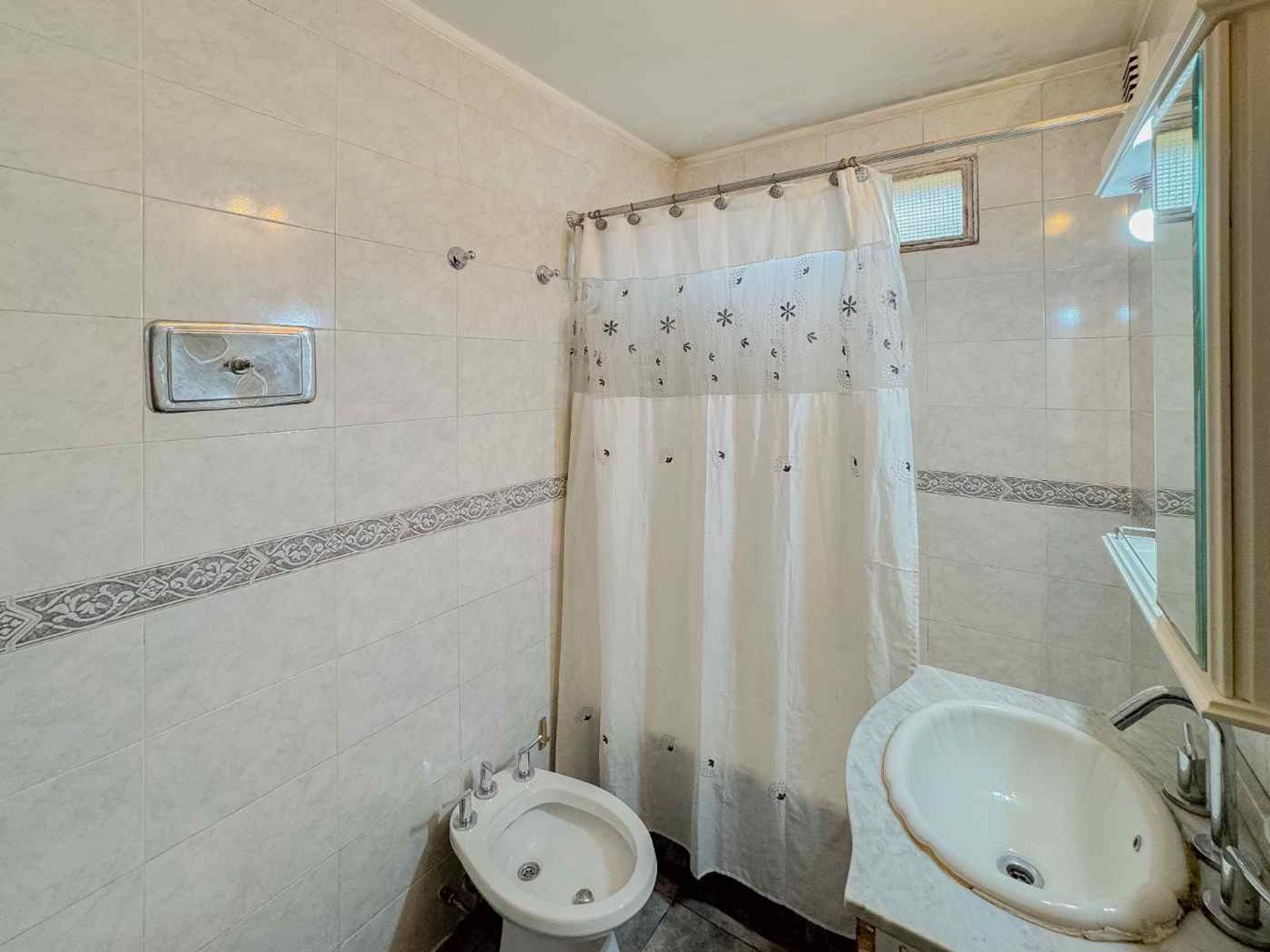 DEPARTAMENTO 4 AMBIENTES VENTA FLORES COCHERA - 15