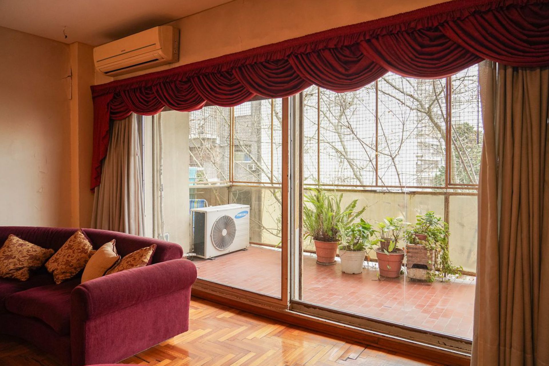 DEPARTAMENTO 4 AMBIENTES VENTA FLORES COCHERA - 2