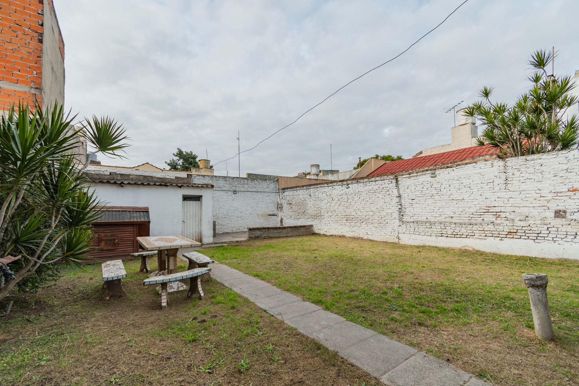 CASA CON JARDIN LOTE PROPIO EN VENTA SAN JUSTO - 18