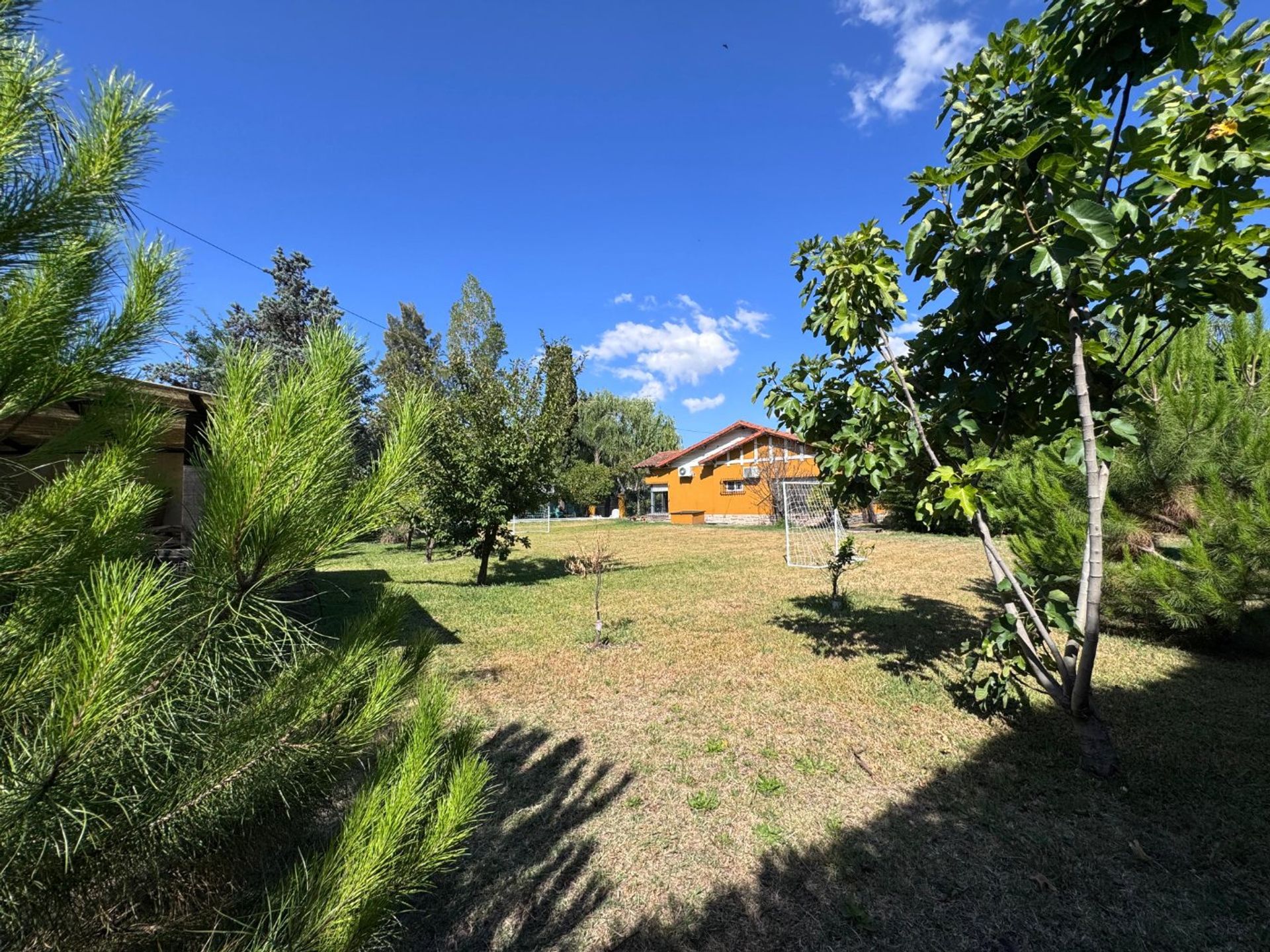Venta de Casaquinta con Piscina en Villa Luzuriaga - 10