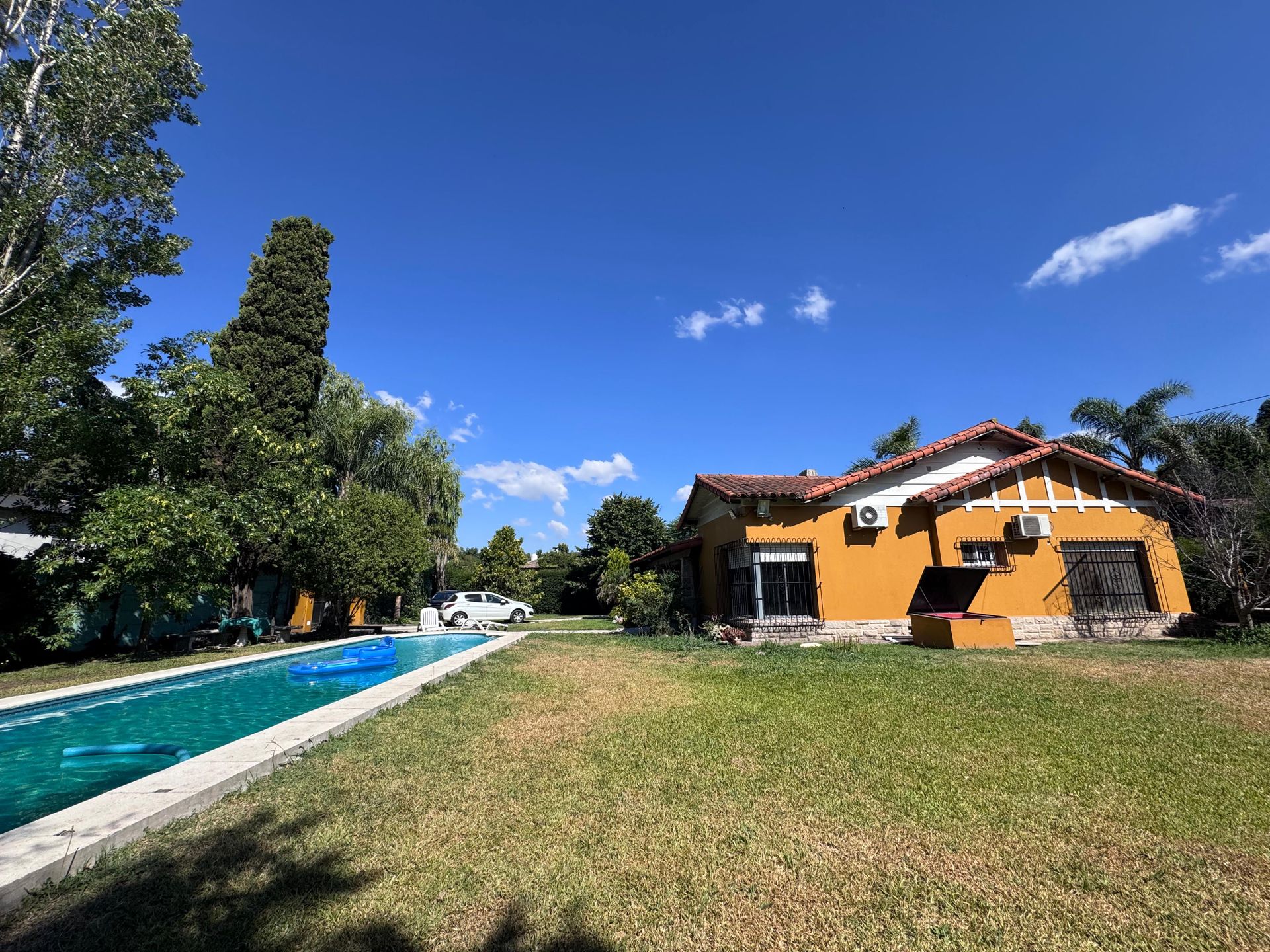 Venta de Casaquinta con Piscina en Villa Luzuriaga - 4