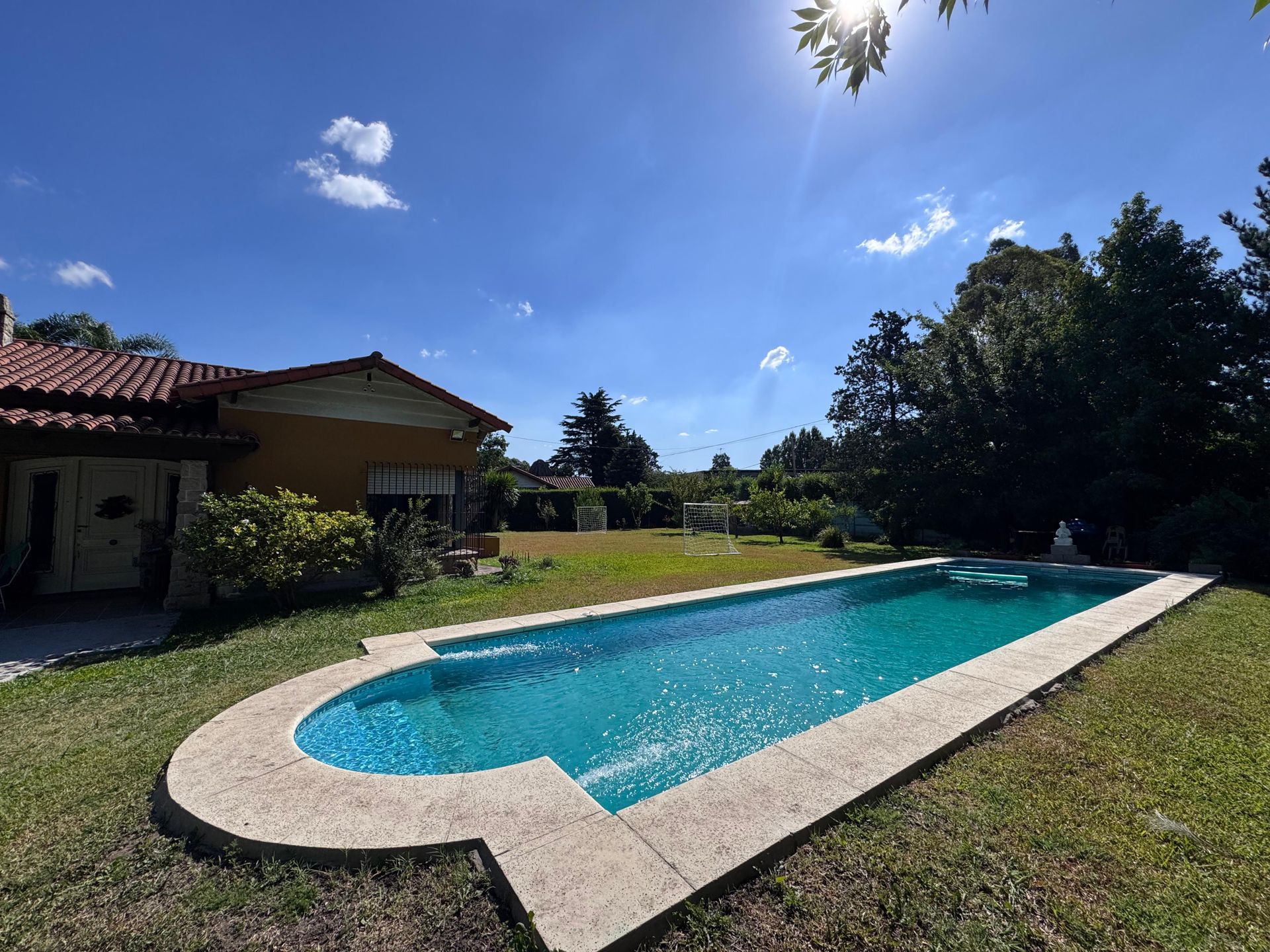 Venta de Casaquinta con Piscina en Villa Luzuriaga - 6