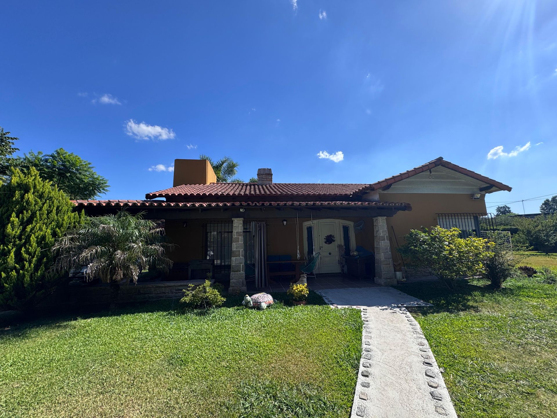 Venta de Casaquinta con Piscina en Villa Luzuriaga - 3