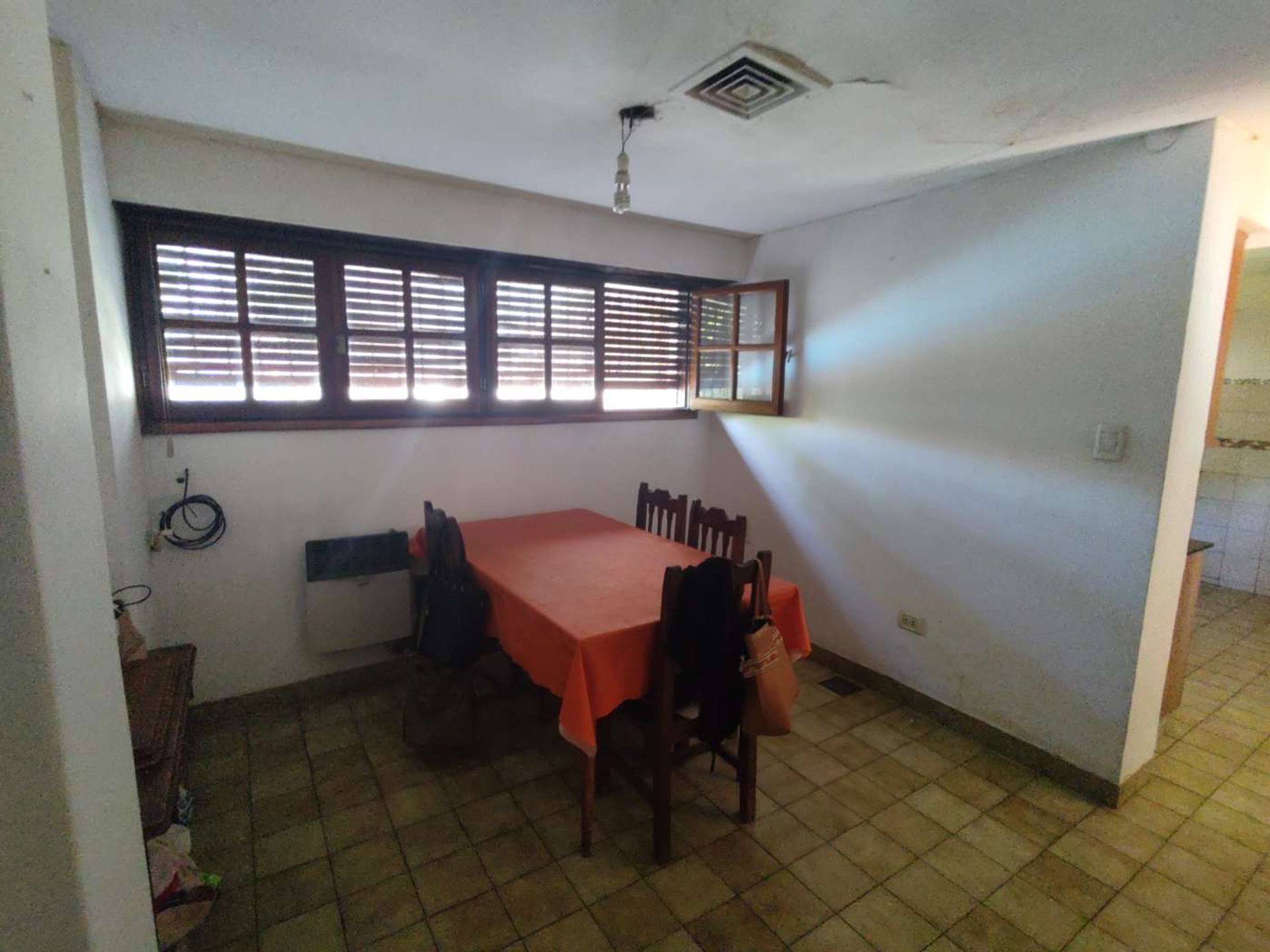 VENTA CASA 4 DORMS. C/COCHERA MANZANAR CIPOLLETTI - 11
