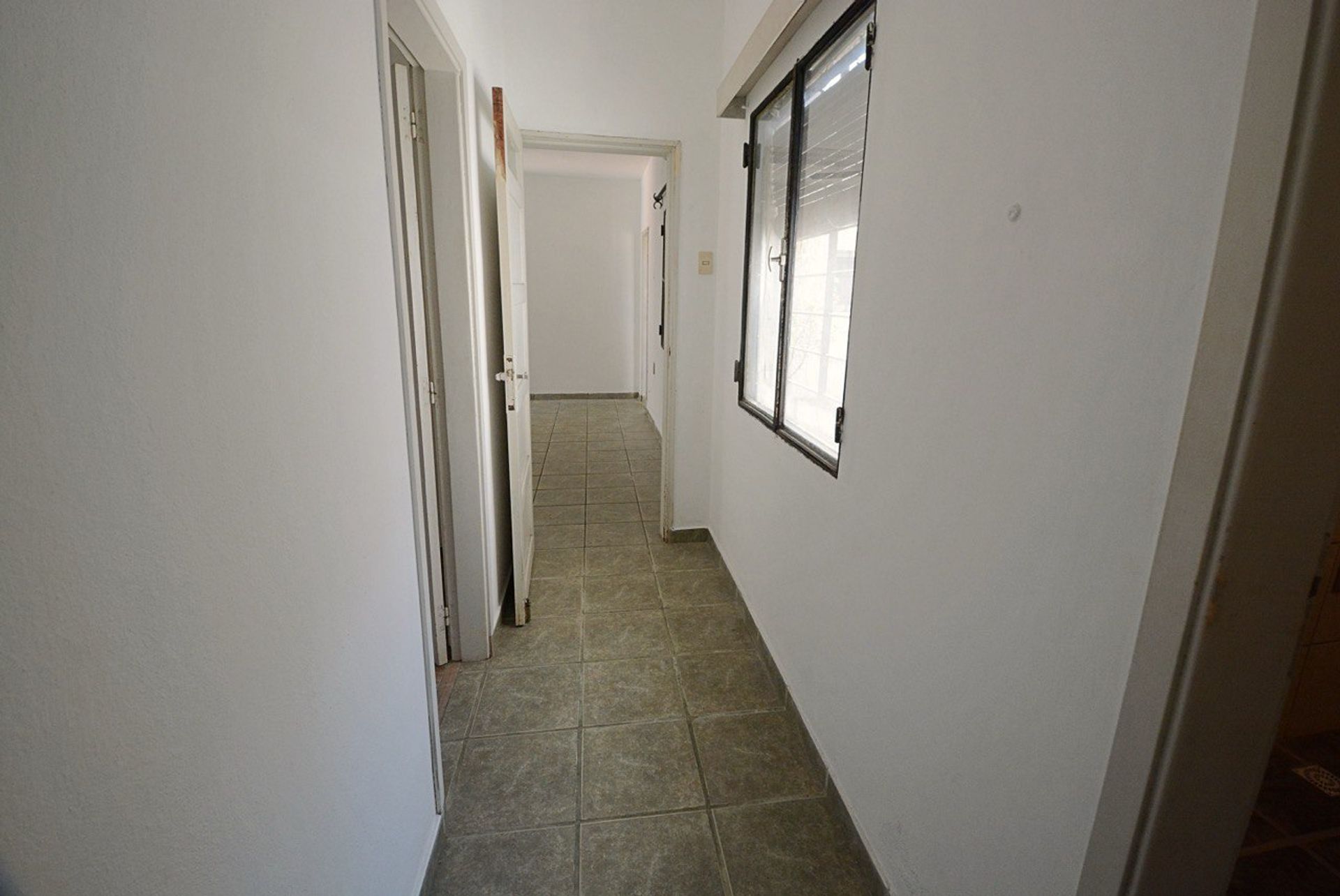SE ALQUILA APARTAMENTO 2 DOR. PATIO y GGE, MALVIN - 9