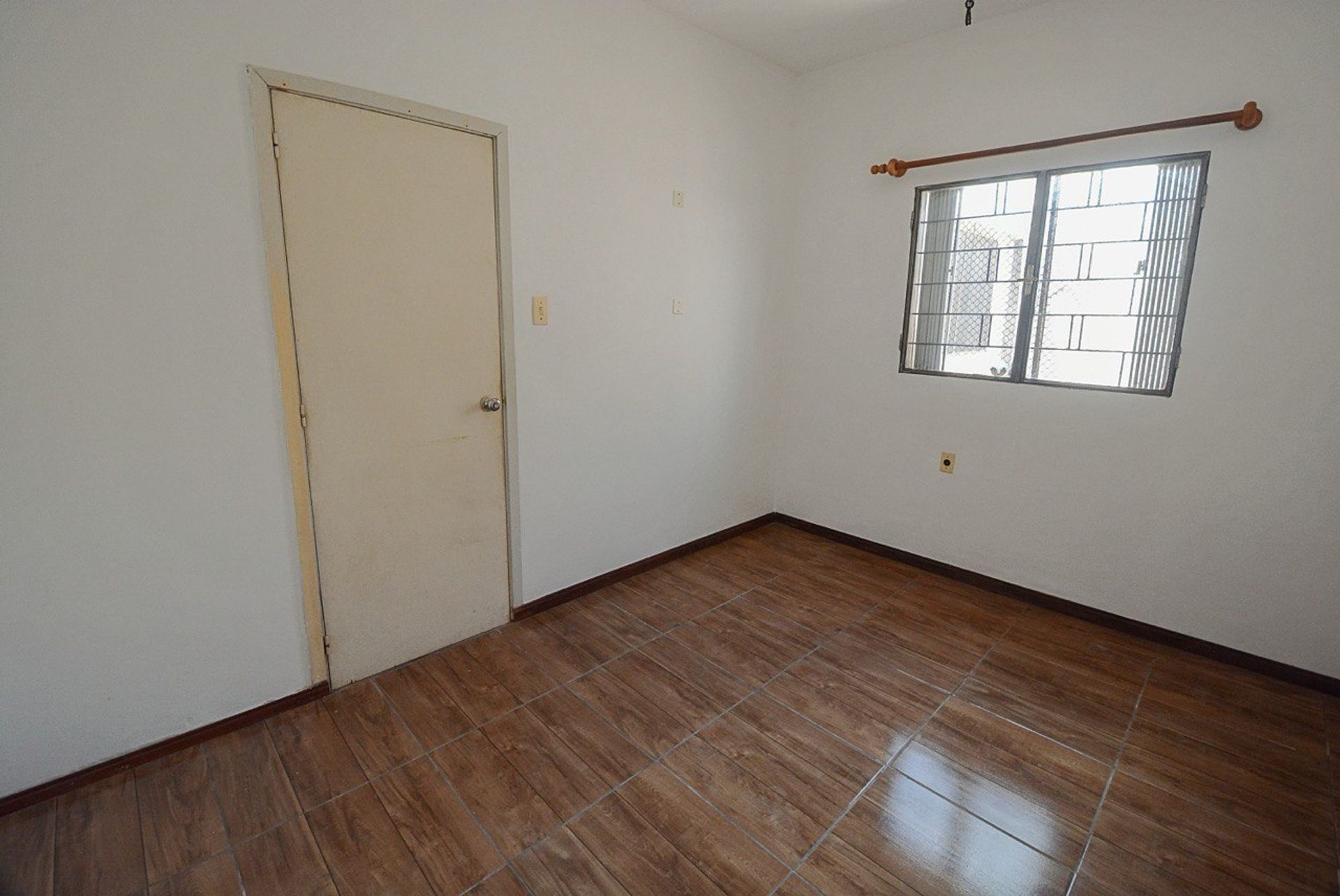 SE ALQUILA APARTAMENTO 2 DOR. PATIO y GGE, MALVIN - 3