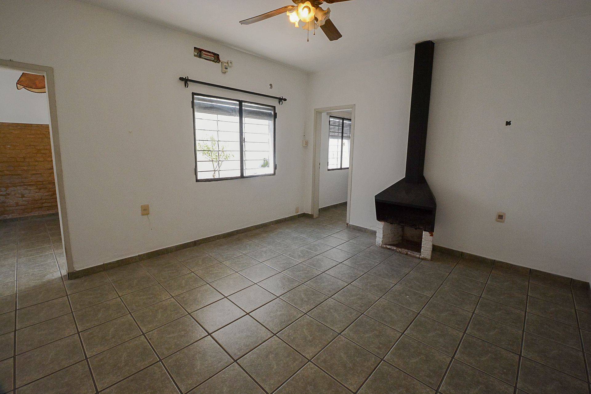 SE ALQUILA APARTAMENTO 2 DOR. PATIO y GGE, MALVIN - 1