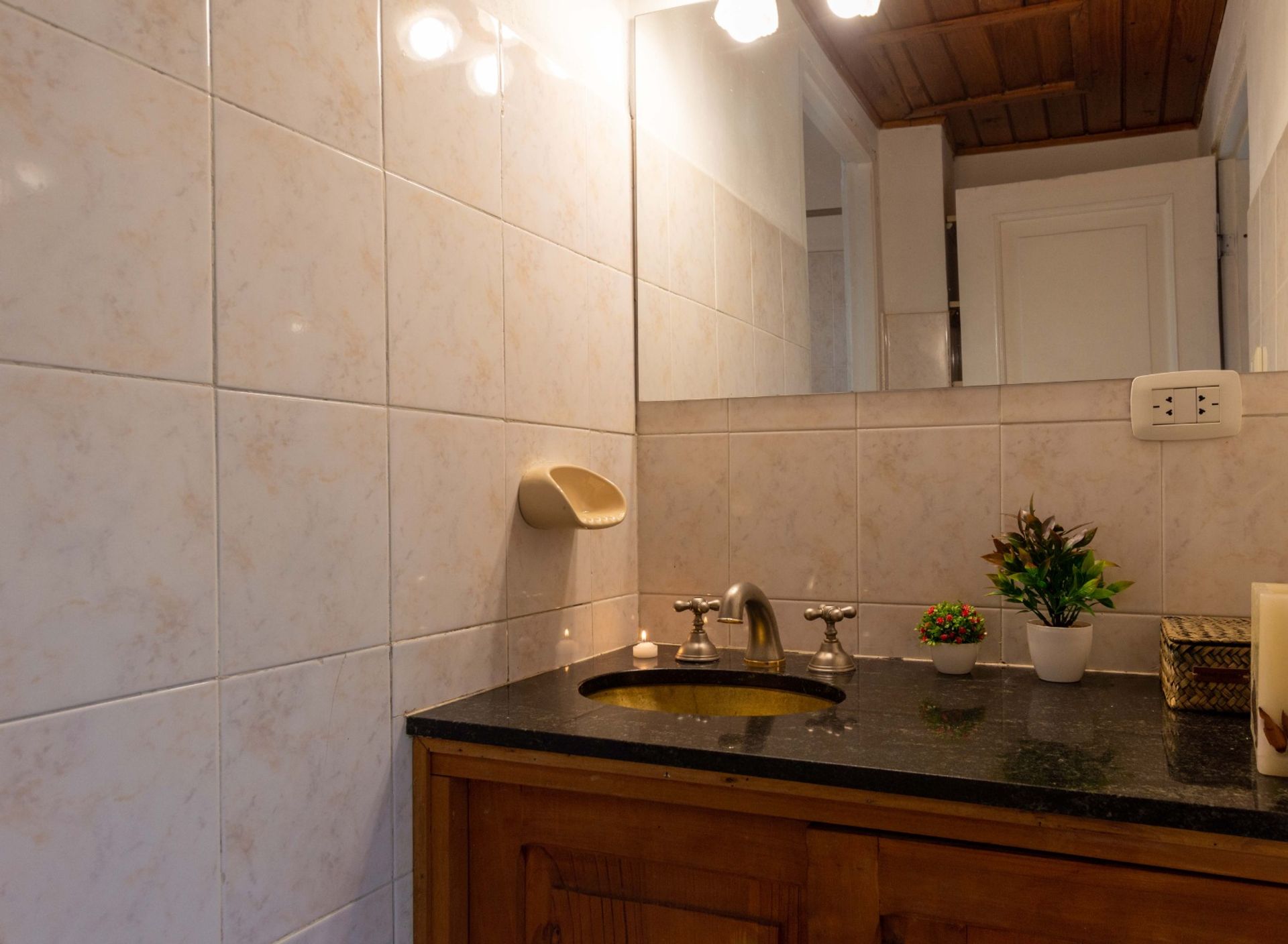 Re/Max vende 2 casas con vistas al Lago Lacar. — foto 13