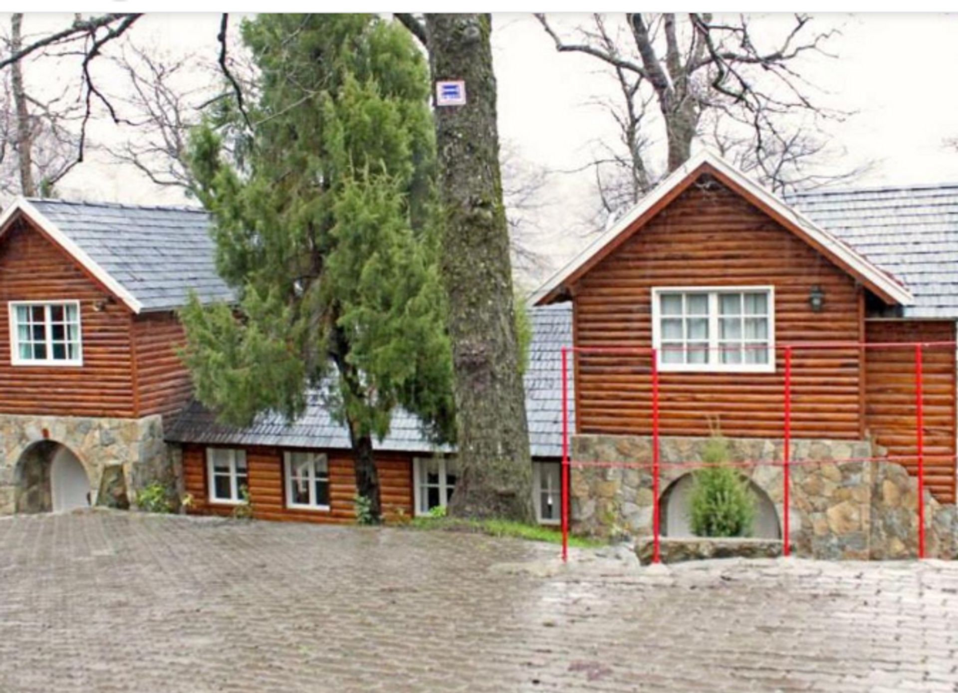 Re/Max vende 2 casas con vistas al Lago Lacar.