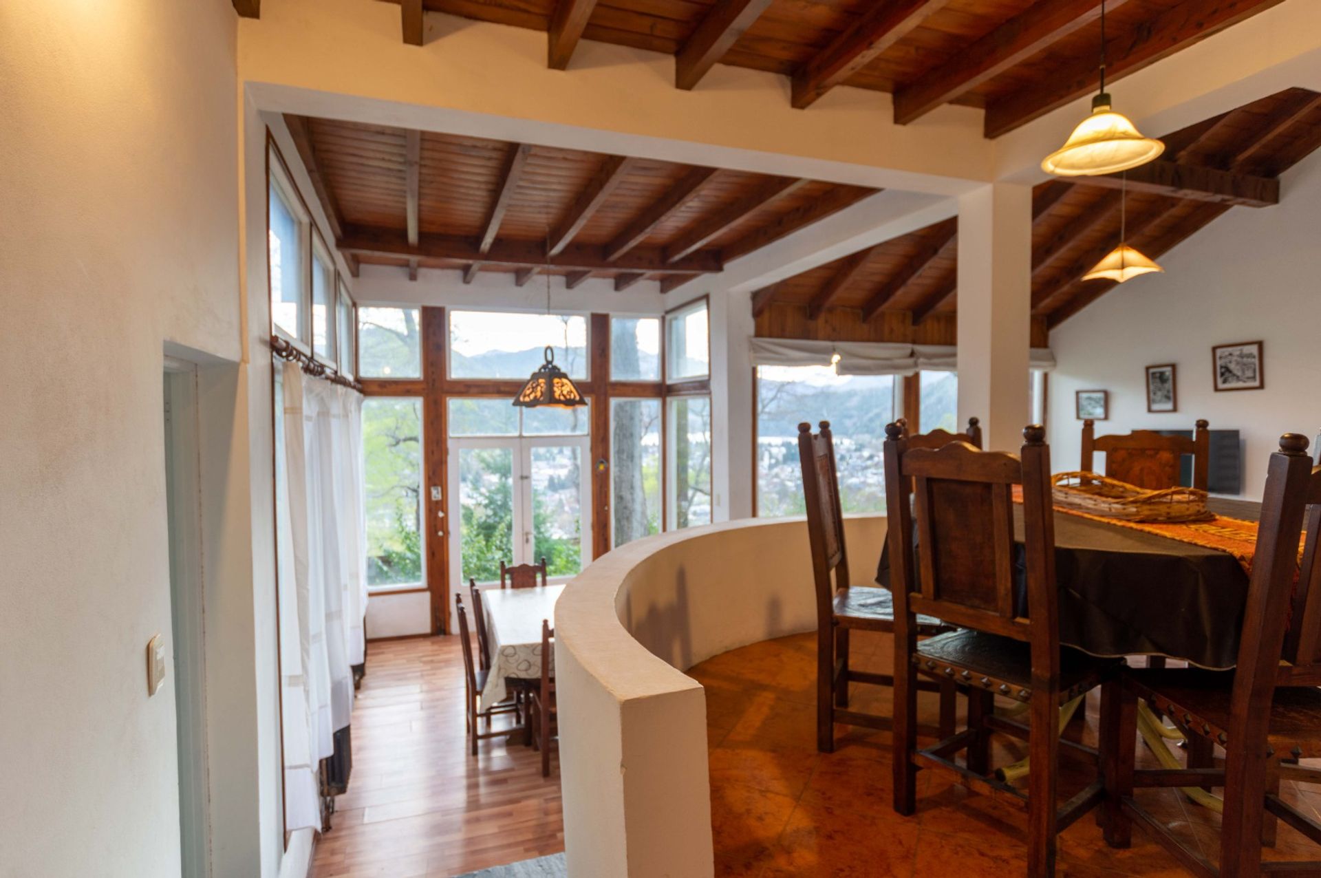 Re/Max vende 2 casas con vistas al Lago Lacar. — foto 6