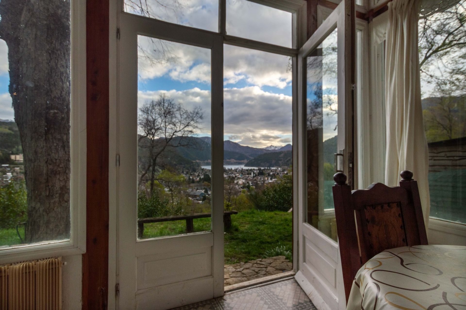 Re/Max vende 2 casas con vistas al Lago Lacar. — foto 8