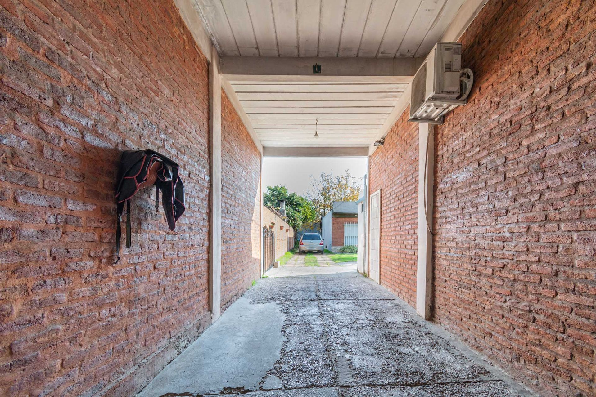 CASA EN VENTA CON JARDIN Y COCHERA SAN JUSTO - 16