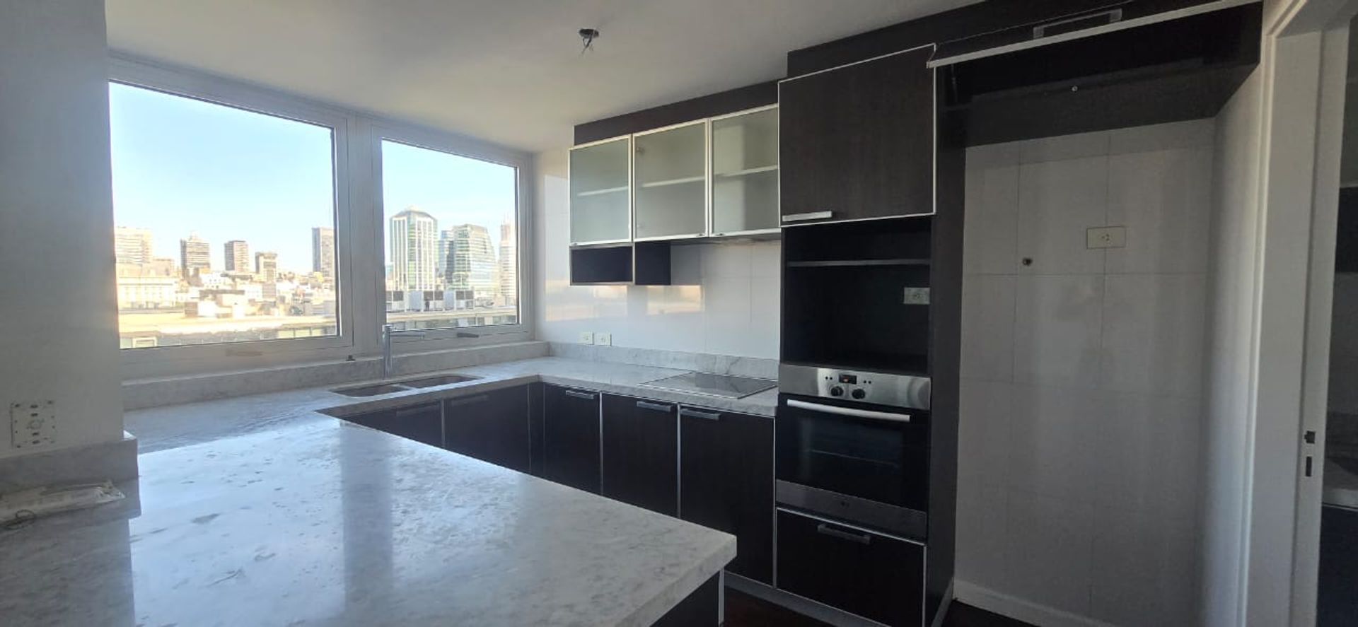 Venta Dpto 3 Amb c/3 cochera y baulera- Pto Madero — foto 2