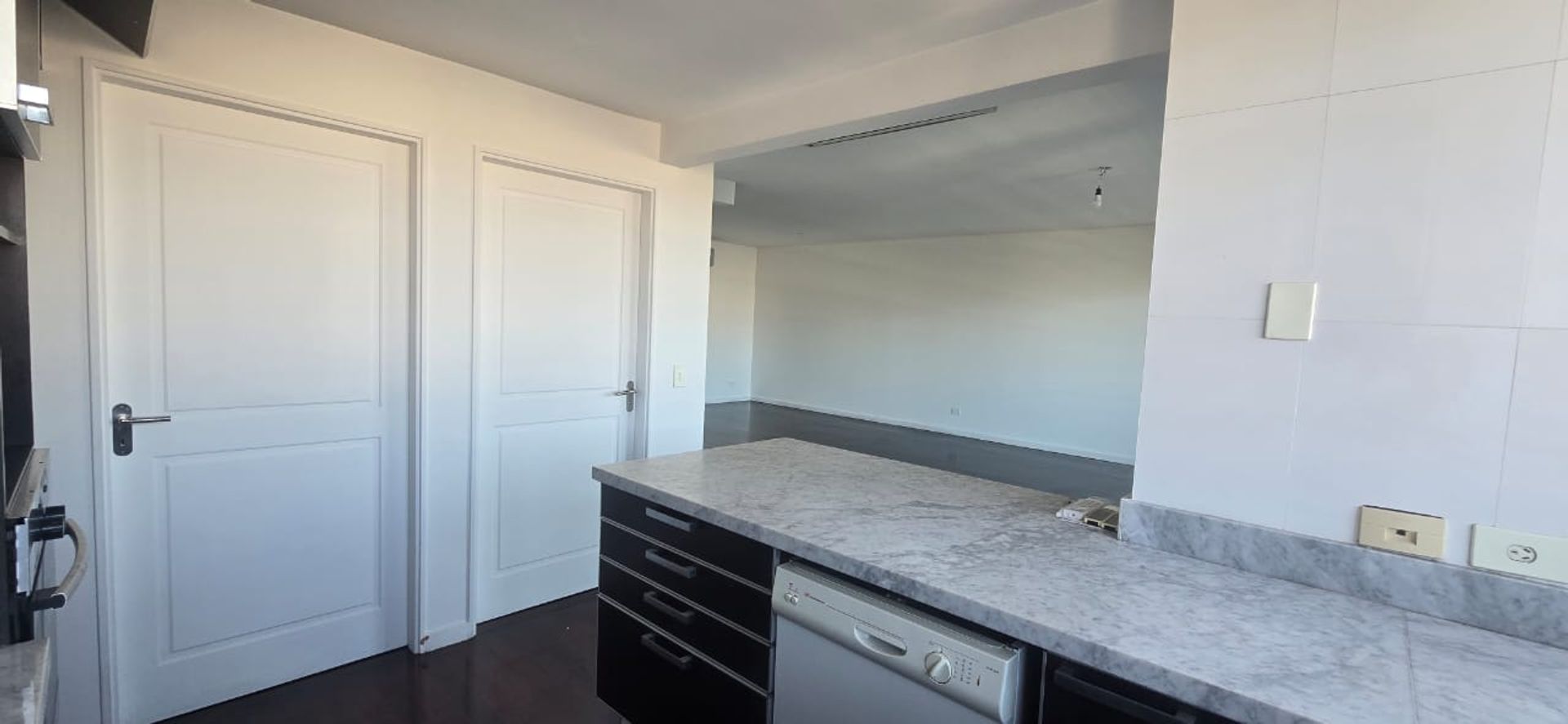 Venta Dpto 3 Amb c/3 cochera y baulera- Pto Madero — foto 4
