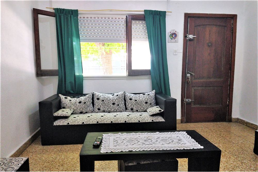 VENTA CASA 3 AMBIENTES, COCHERA y PARQUE, F VARELA