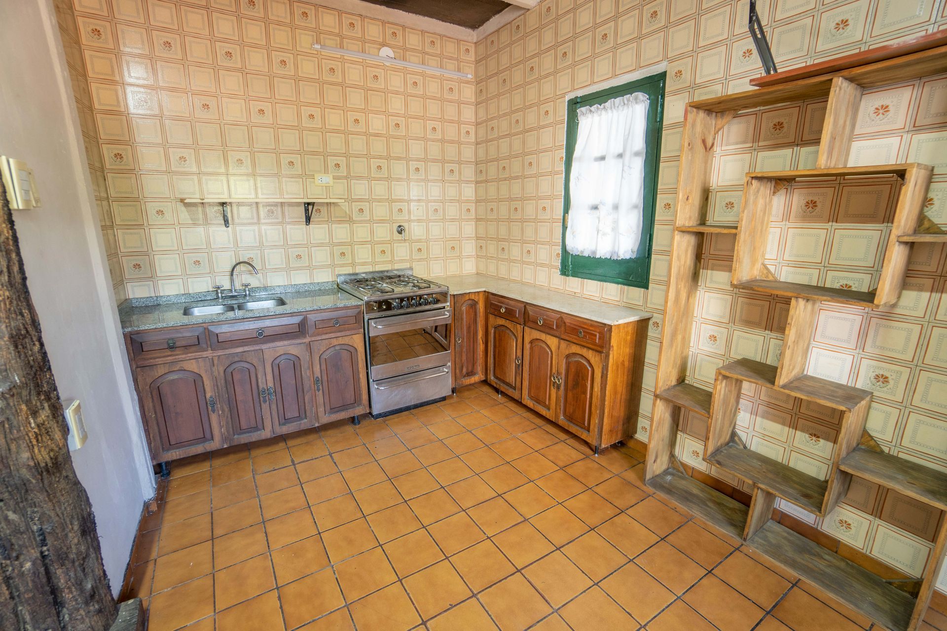 CASA DE ESTILO MEDITERRANEO CON QUINCHO Y COCHERA - 7