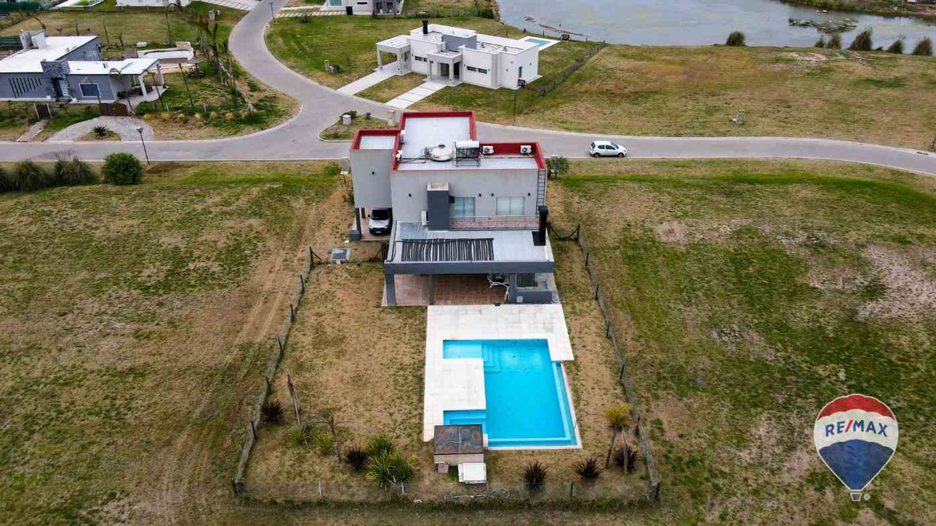 CASA 5 AMBIENTES PISCINA CLIMATIZADA CANNING - 15