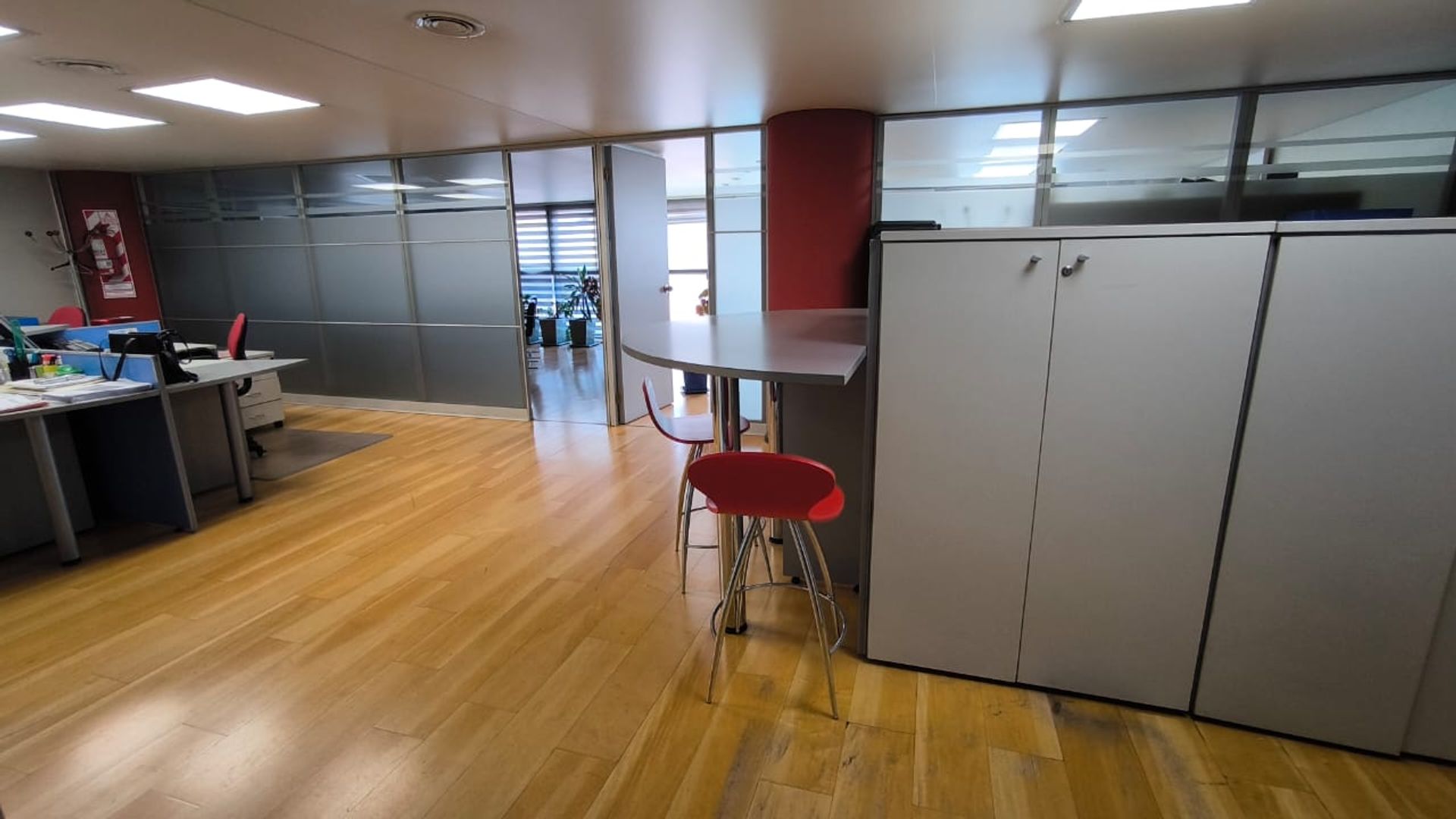 VENTA OFICINA 295 m2 EN PLANTA 8 COCHERAS - 11