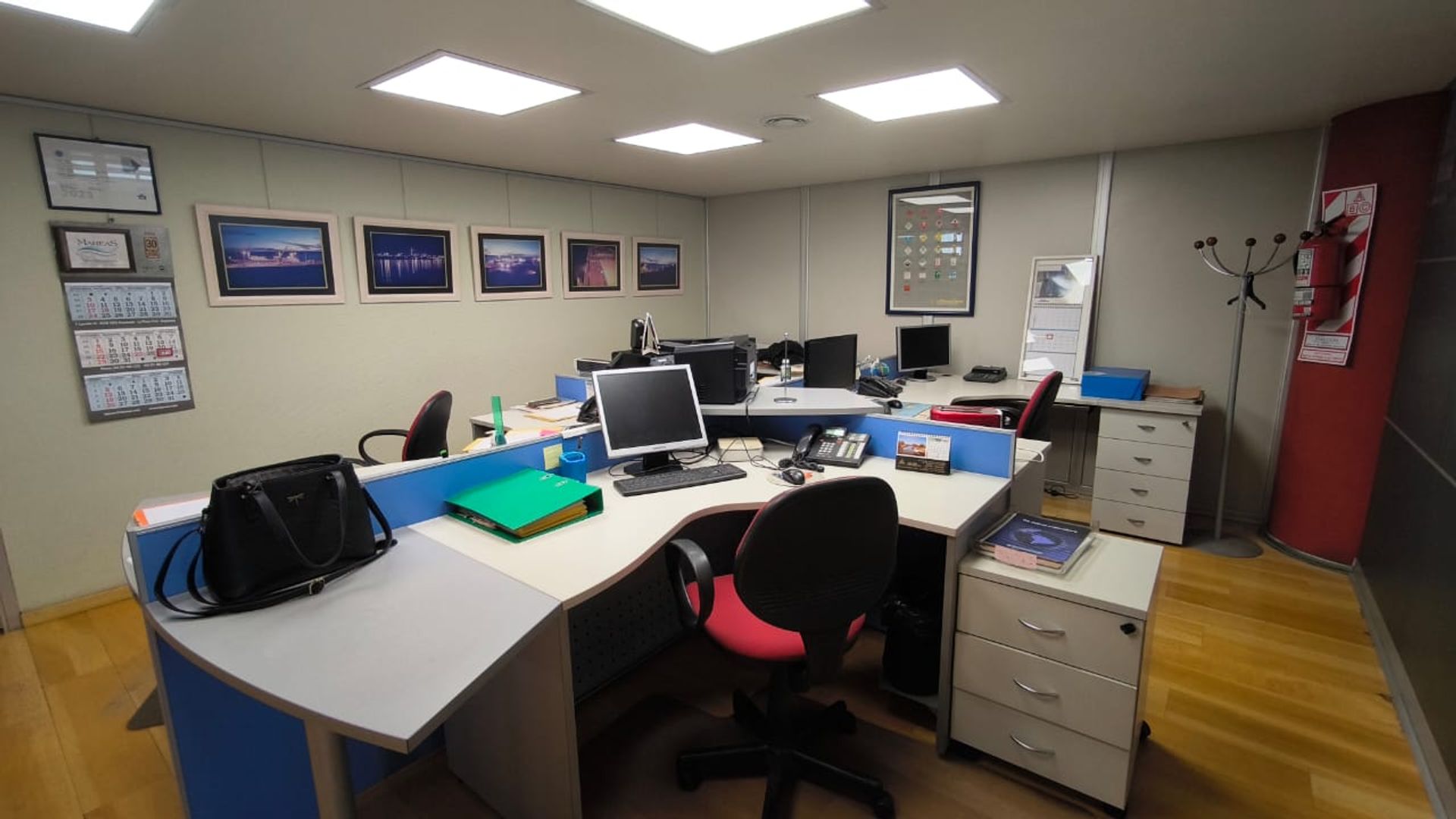 VENTA OFICINA 295 m2 EN PLANTA 8 COCHERAS - 17