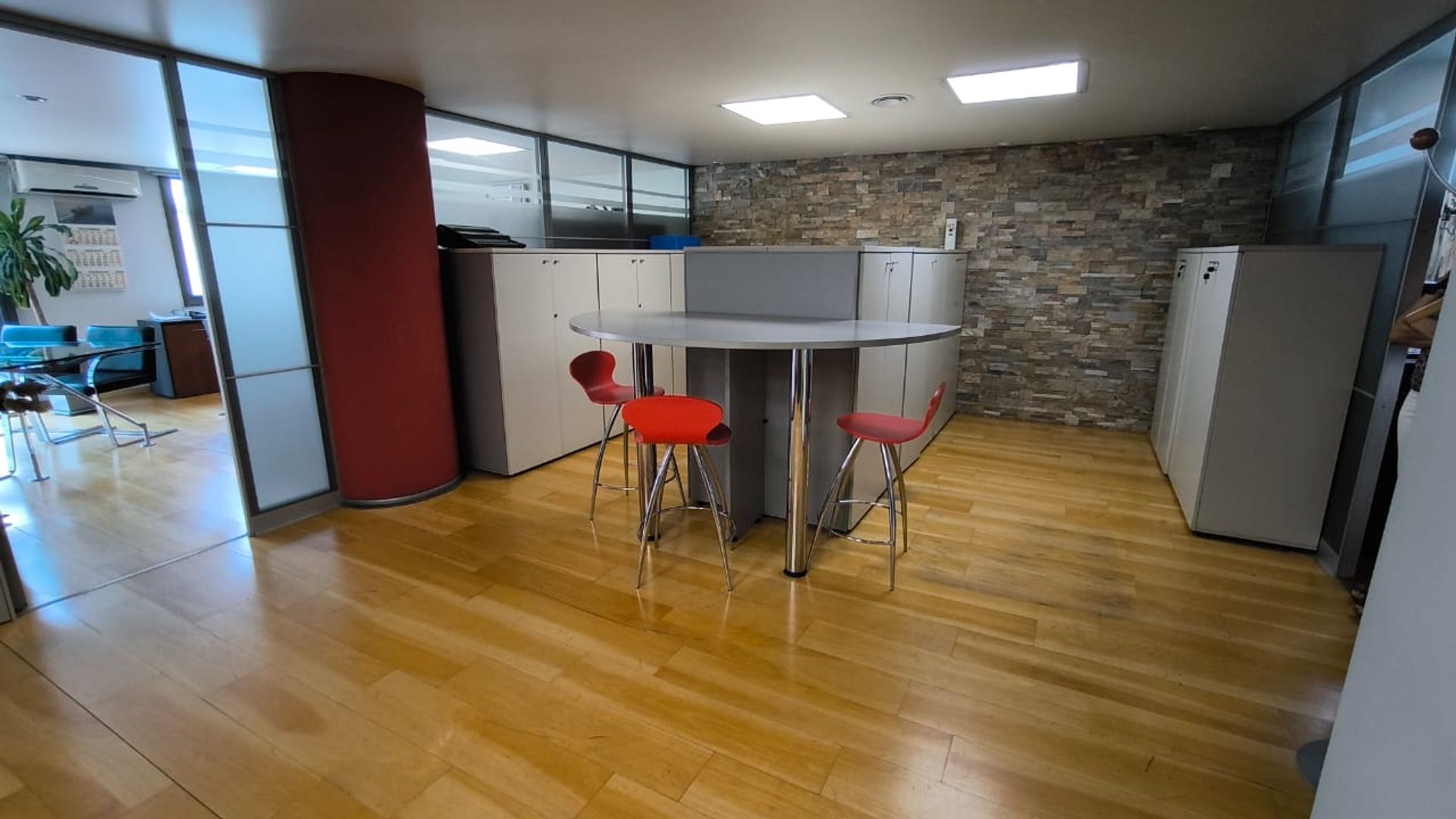 VENTA OFICINA 295 m2 EN PLANTA 8 COCHERAS - 19