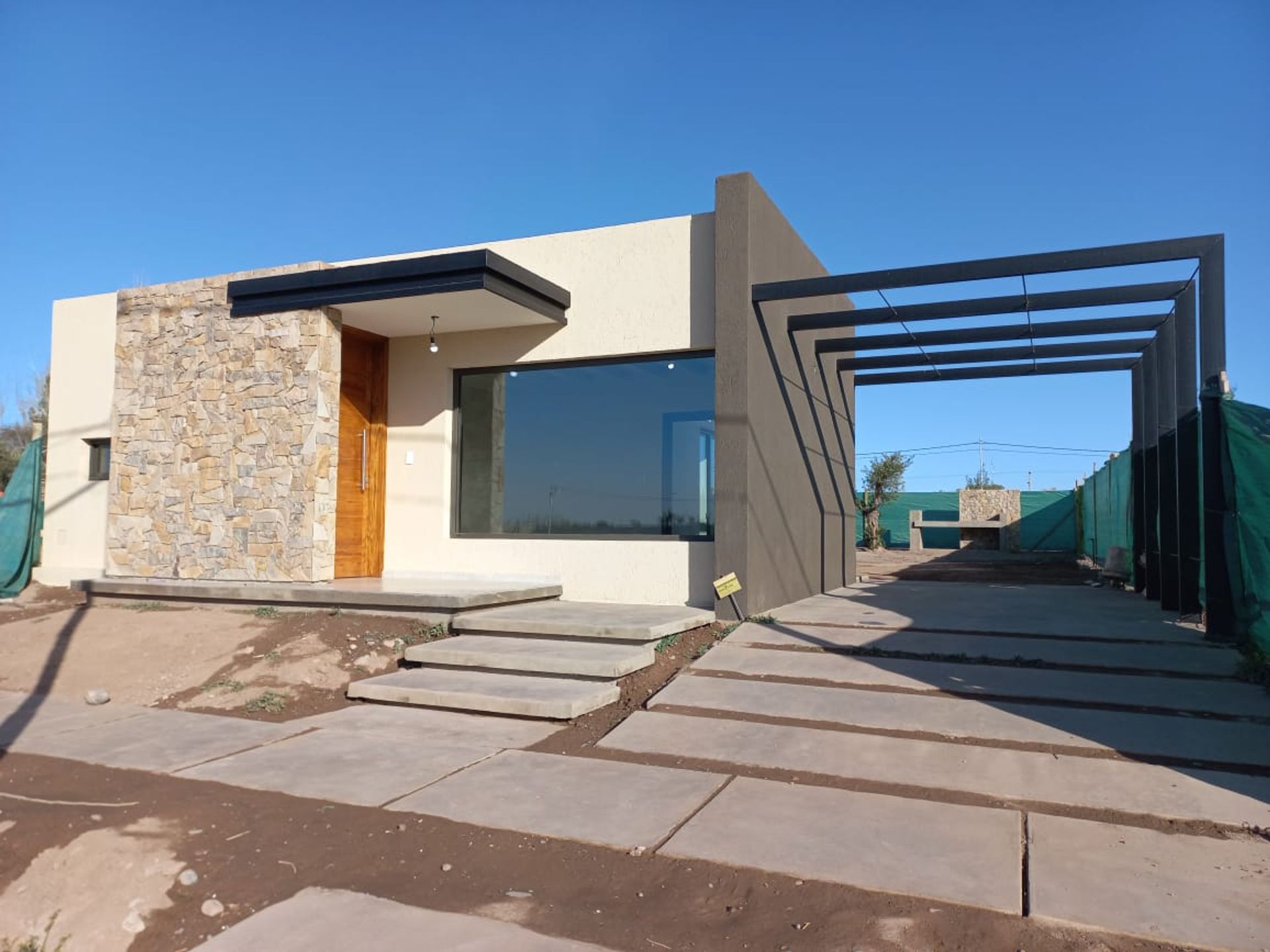 REMAX SOLUTIONS ID4726 Casa en Venta