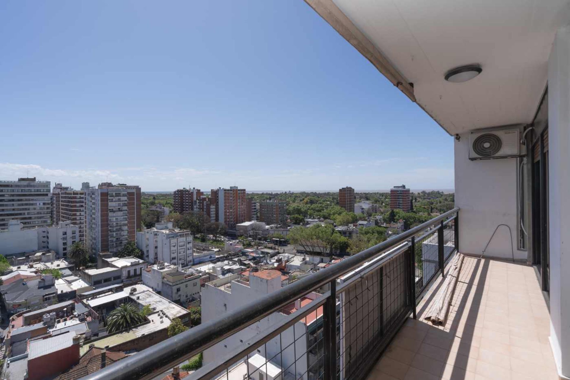 DEPTO EN VENTA CUATRO AMB. MARTINEZ , CON RENTA - 2