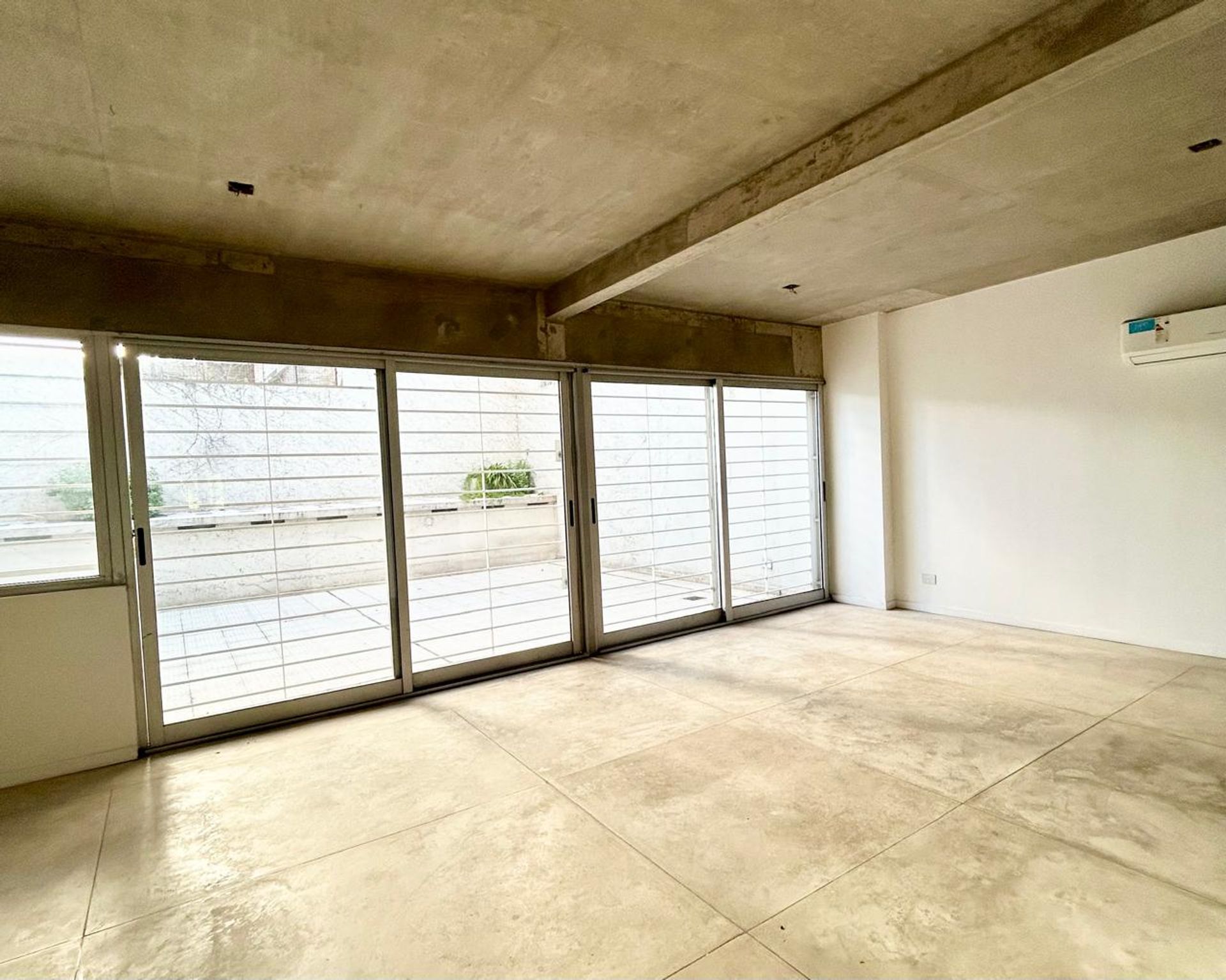 VENTA MONOAMBIENTE DIVISIBLE PATIO COLEGIALES - 1