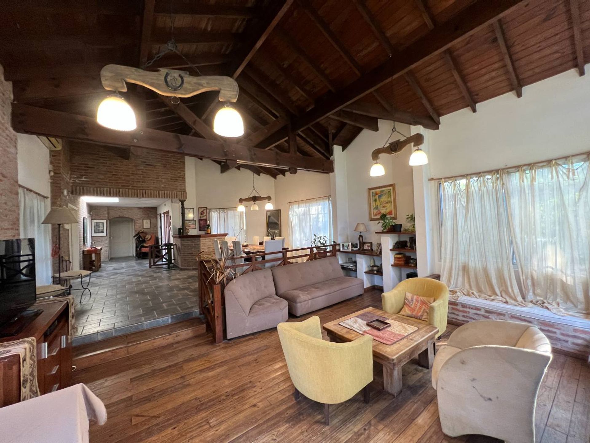 CASA 5 AMBIENTES CON QUINCHO ROBLES DEL MONARCA — foto 13