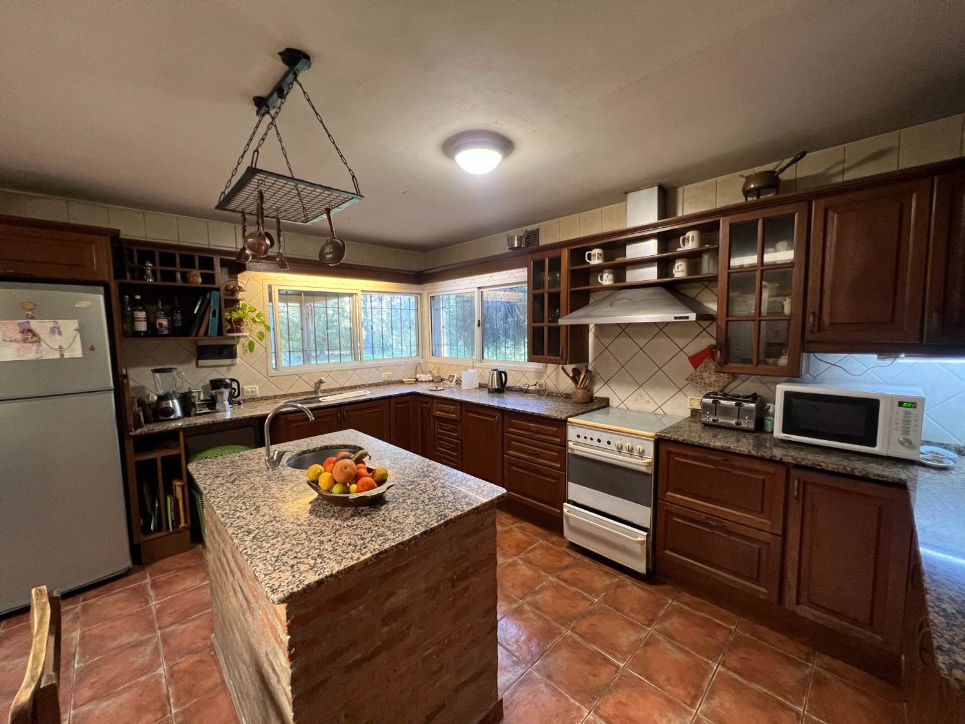CASA 5 AMBIENTES CON QUINCHO ROBLES DEL MONARCA — foto 10