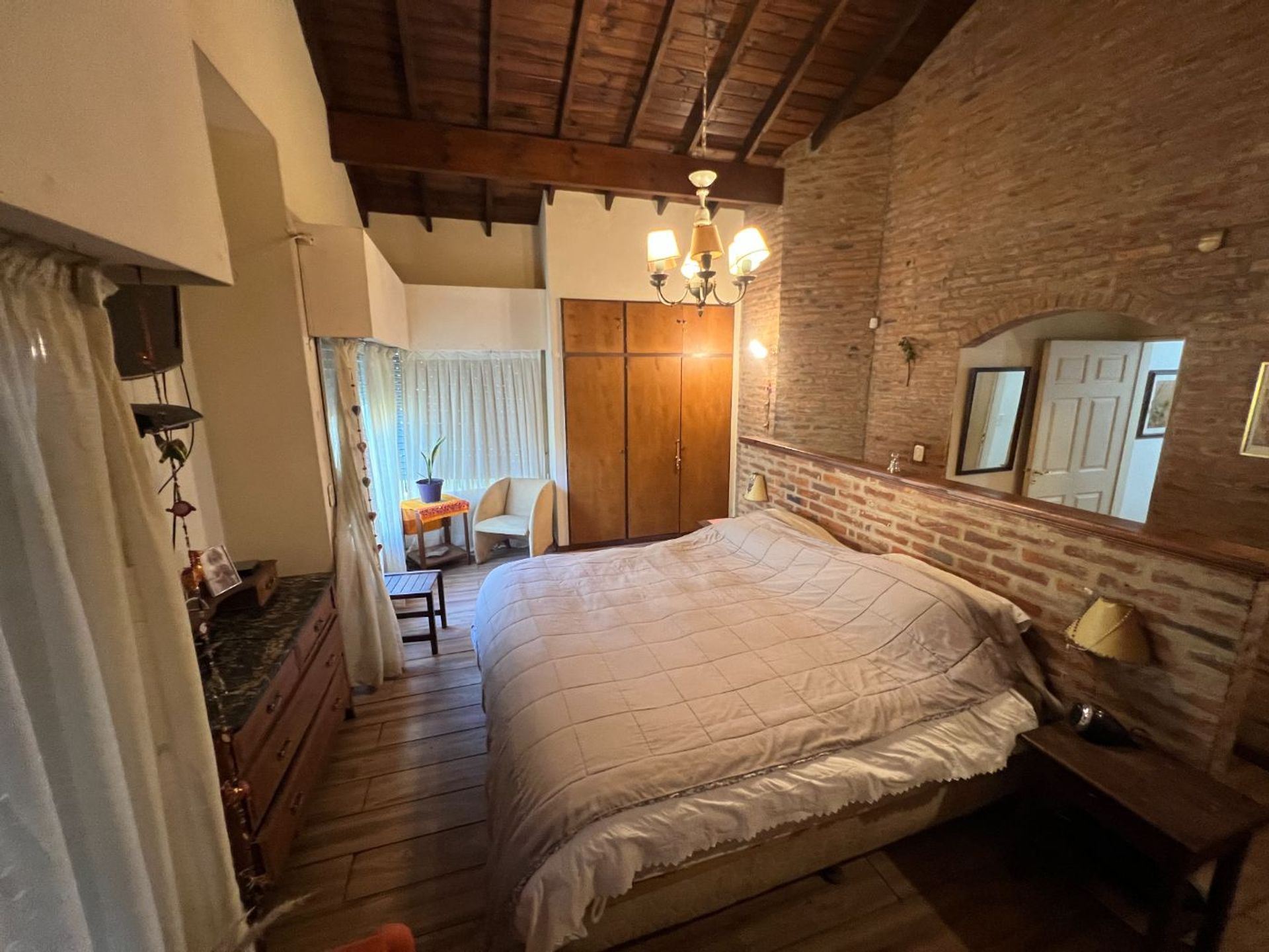CASA 5 AMBIENTES CON QUINCHO ROBLES DEL MONARCA — foto 5