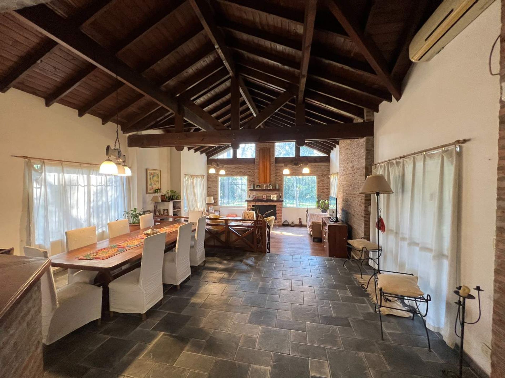 CASA 5 AMBIENTES CON QUINCHO ROBLES DEL MONARCA — foto 7