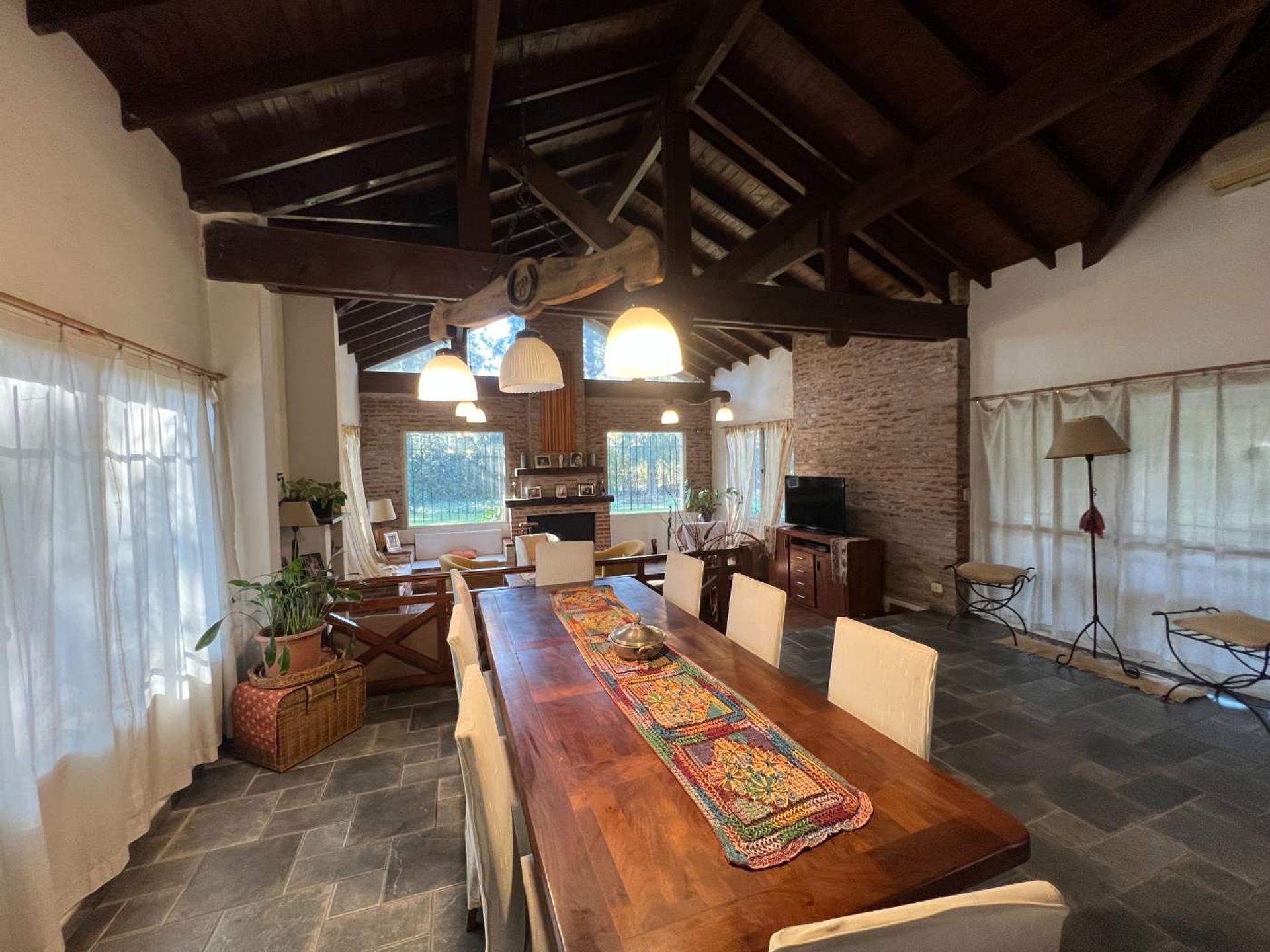 CASA 5 AMBIENTES CON QUINCHO ROBLES DEL MONARCA — foto 15