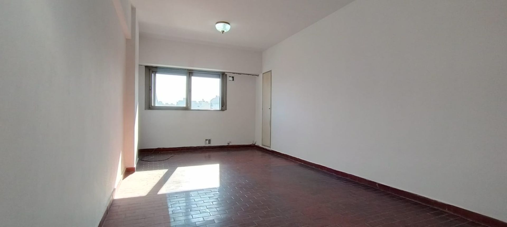 Venta Dpto 2 ambientes con balcón y lavadero - 5