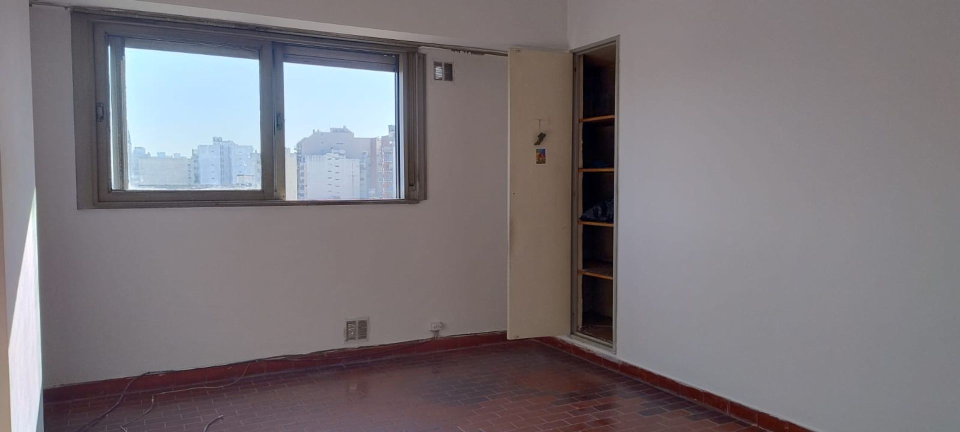 Venta Dpto 2 ambientes con balcón y lavadero - 3