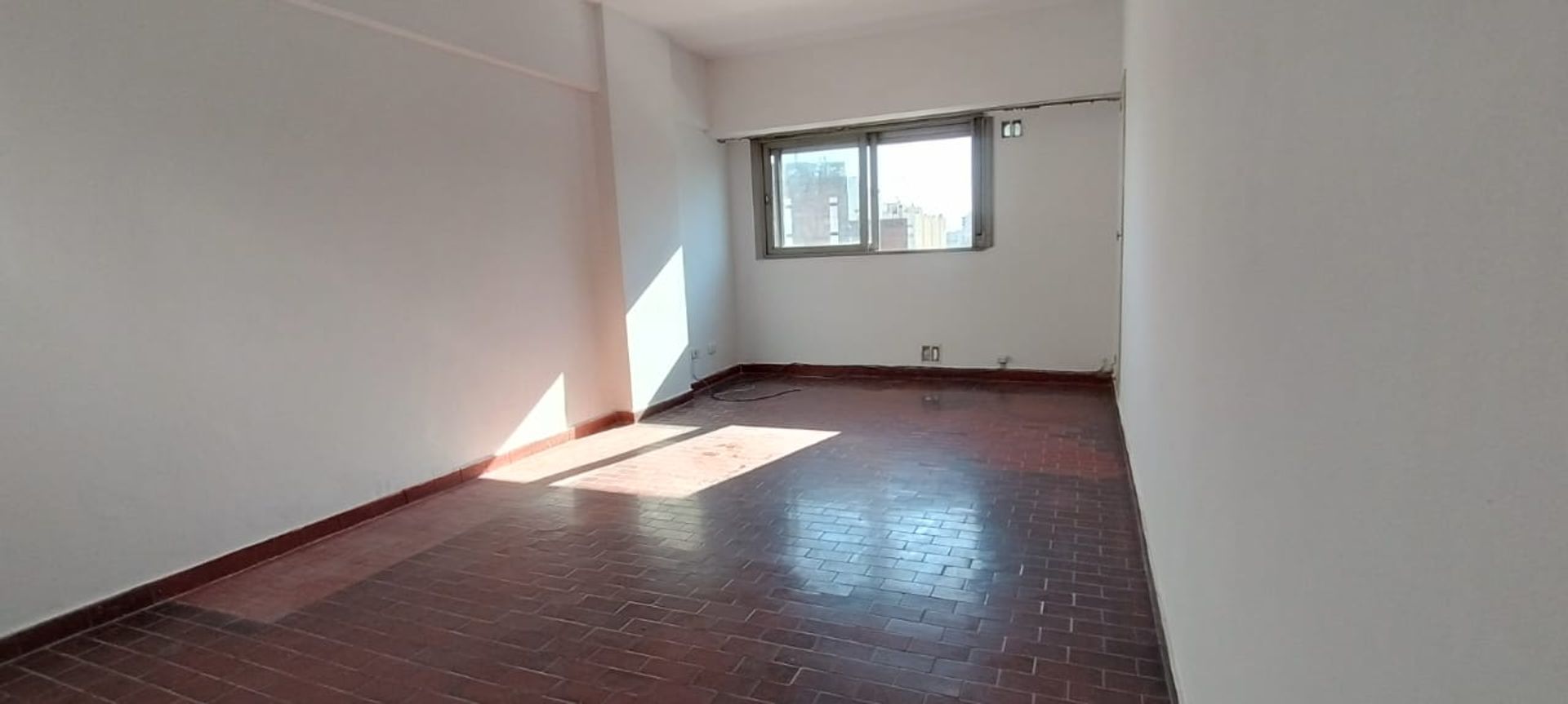 Venta Dpto 2 ambientes con balcón y lavadero - 4