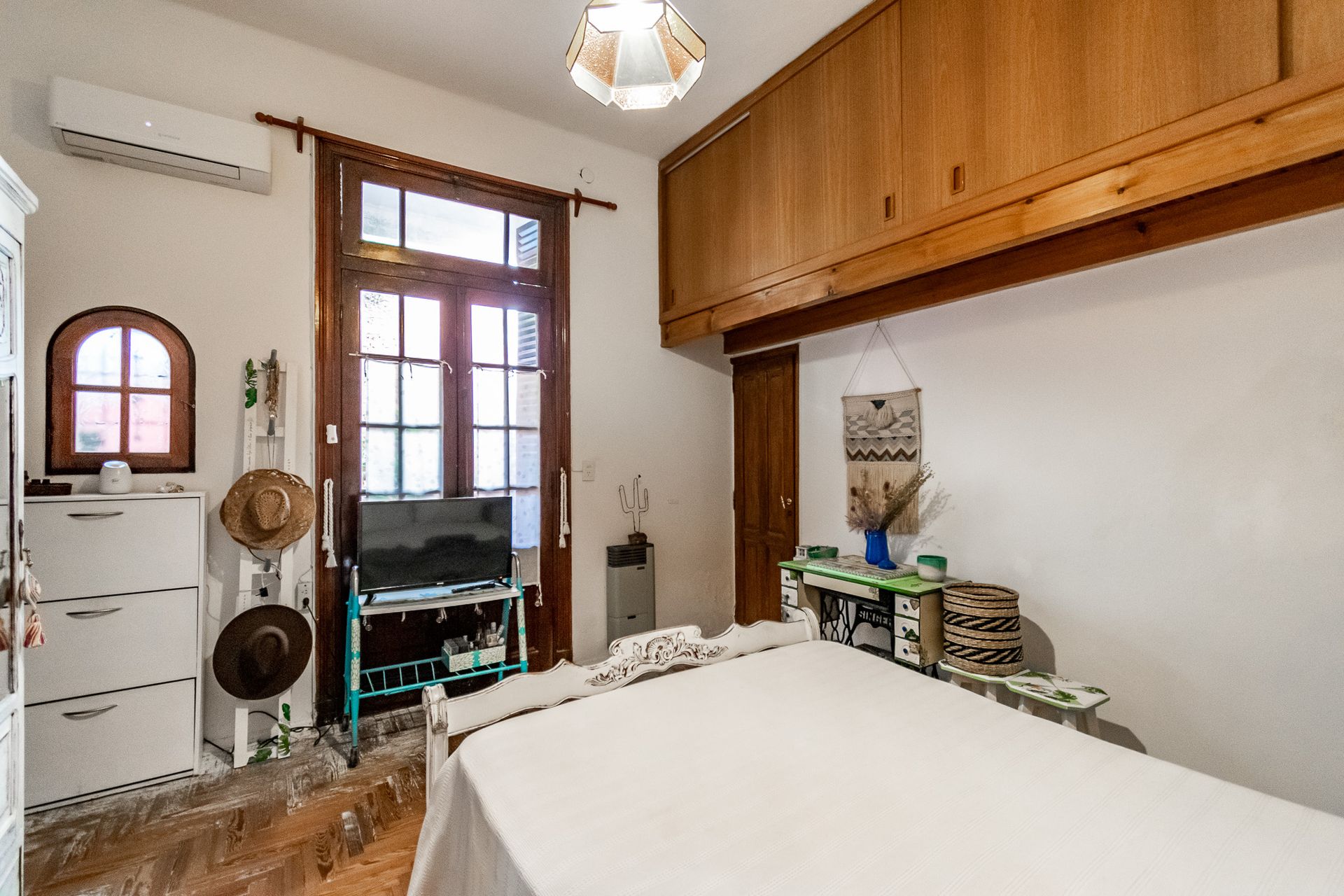 VENTA CASA 5 AMBIENTES, TERRAZA, COCHERA -V.LYNCH - 5
