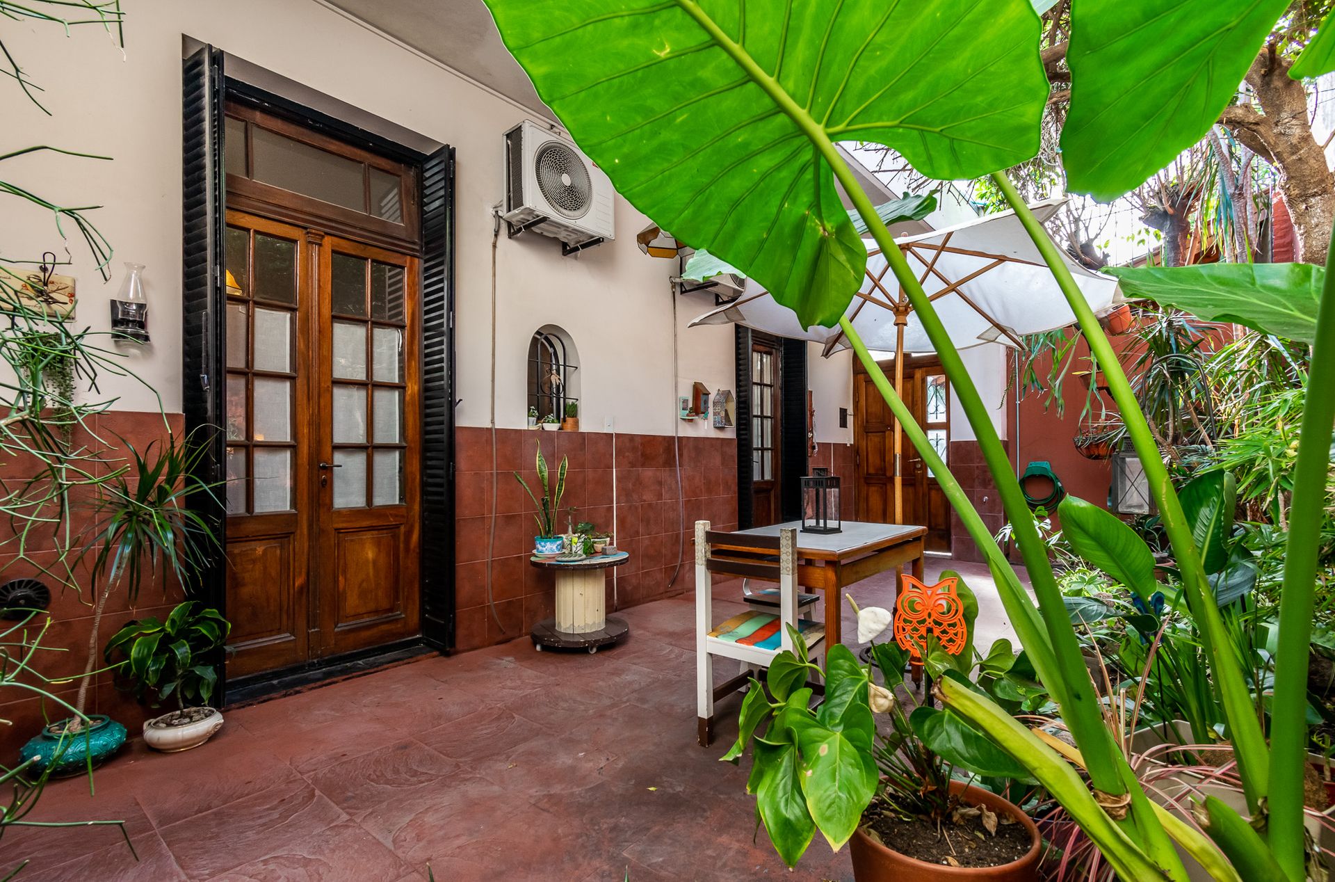 VENTA CASA 5 AMBIENTES, TERRAZA, COCHERA -V.LYNCH - 2
