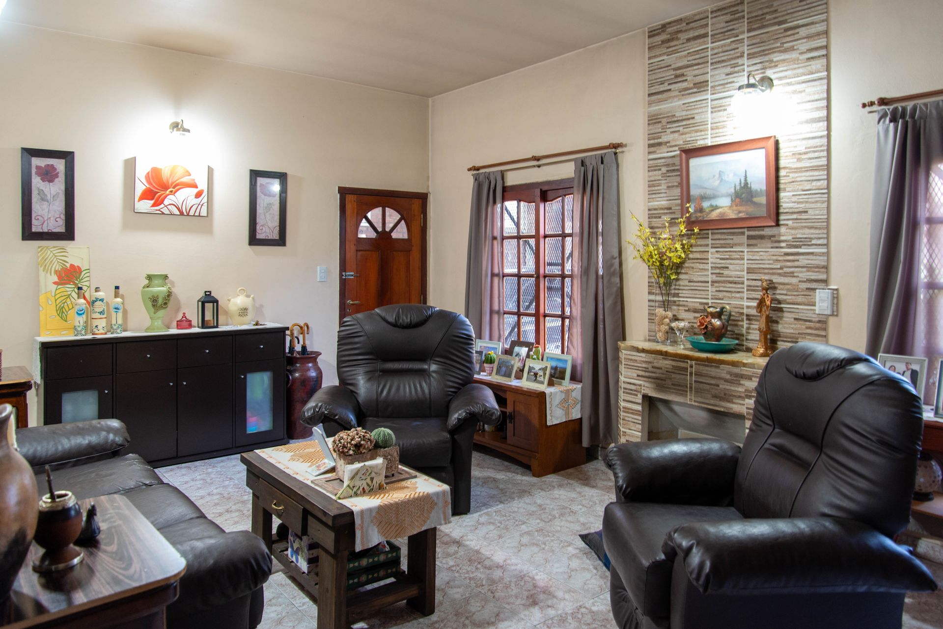 VENTA CASA EN GUTIERREZ 4 AMBIENTES - 2