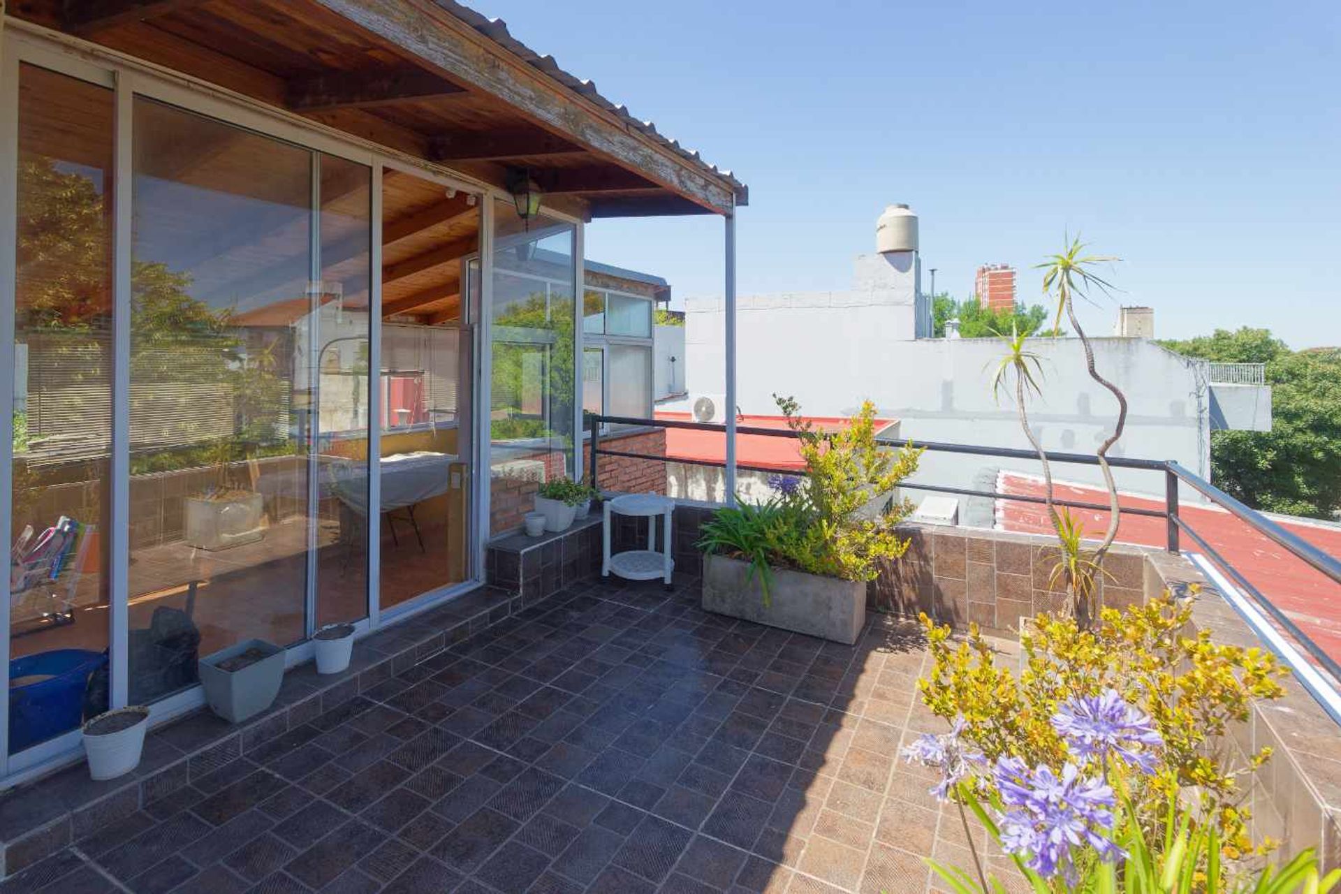 PH 4 AMBIENTES, COCHERA, TERRAZA Y QUINCHO — foto 3