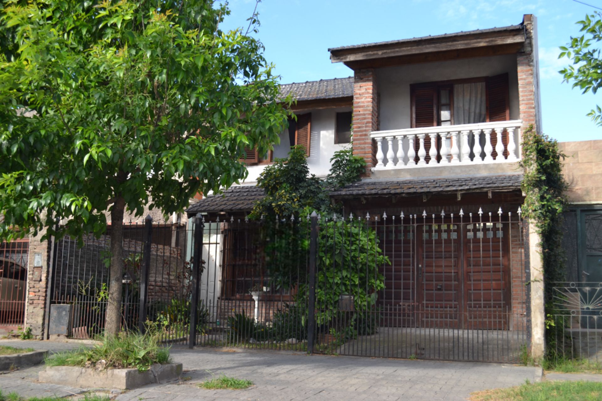 VENTA CASA, CON PILETA, FIORITO, LOMAS DE ZAMORA