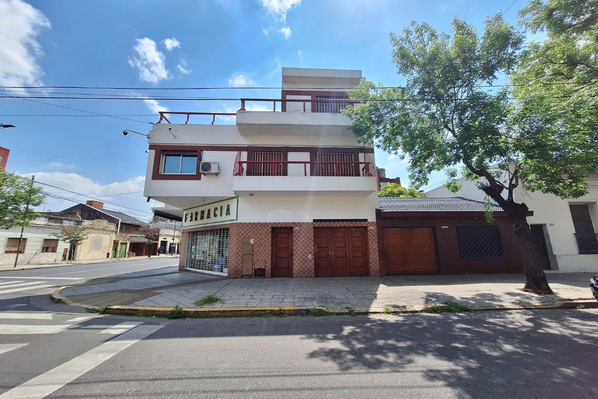 VENTA DE LOCAL CON VIVIENDA EN ESQUINA V. LUGANO - 3