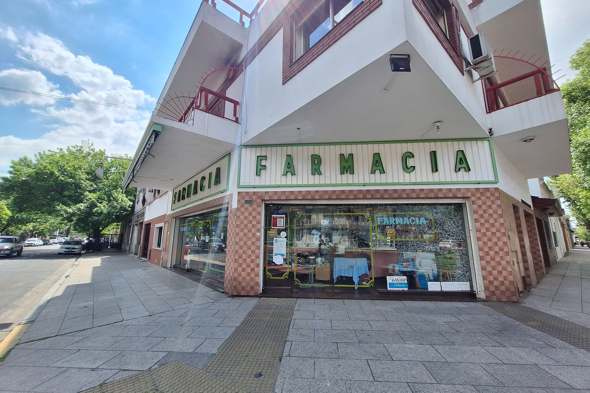 VENTA DE LOCAL CON VIVIENDA EN ESQUINA V. LUGANO - 2
