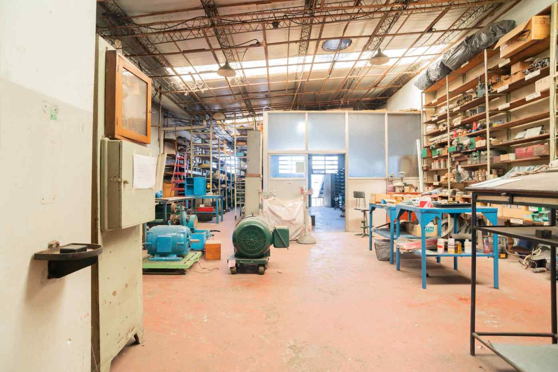 VENTA PLANTA INDUSTRIAL CON OFICINAS EN LA BOCA - 8