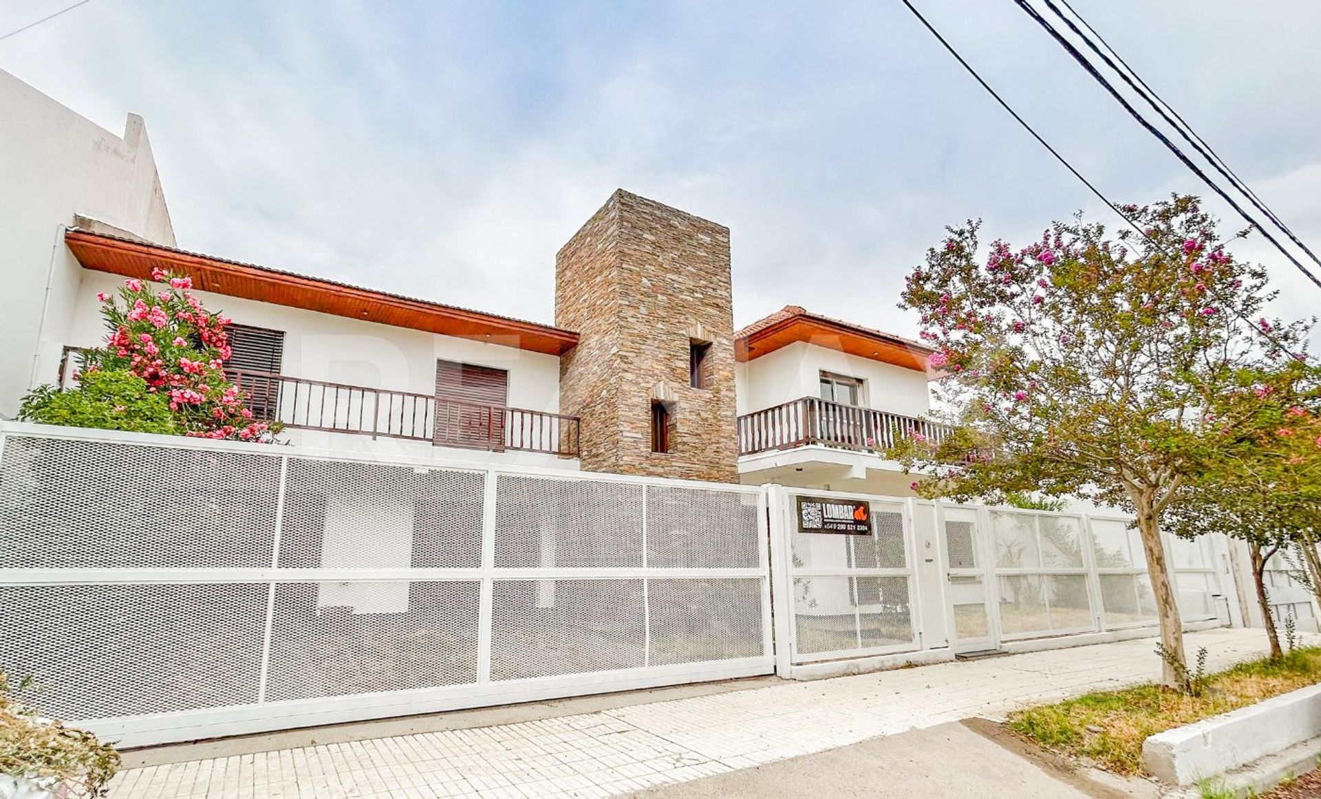 VENTA CASA CON PILETA, B° SANTA GENOVEVA, NEUQUÉN — foto 3