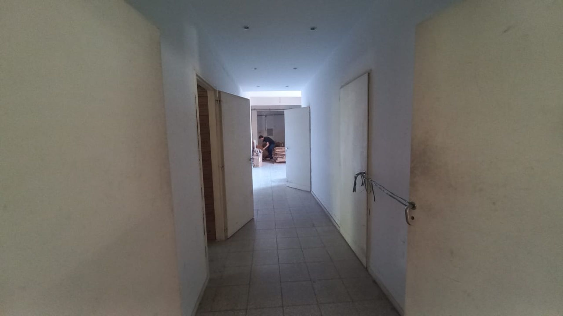 ALQUILER SALON COMERCIAL - 1* PISO. MICROCENTRO. - 6