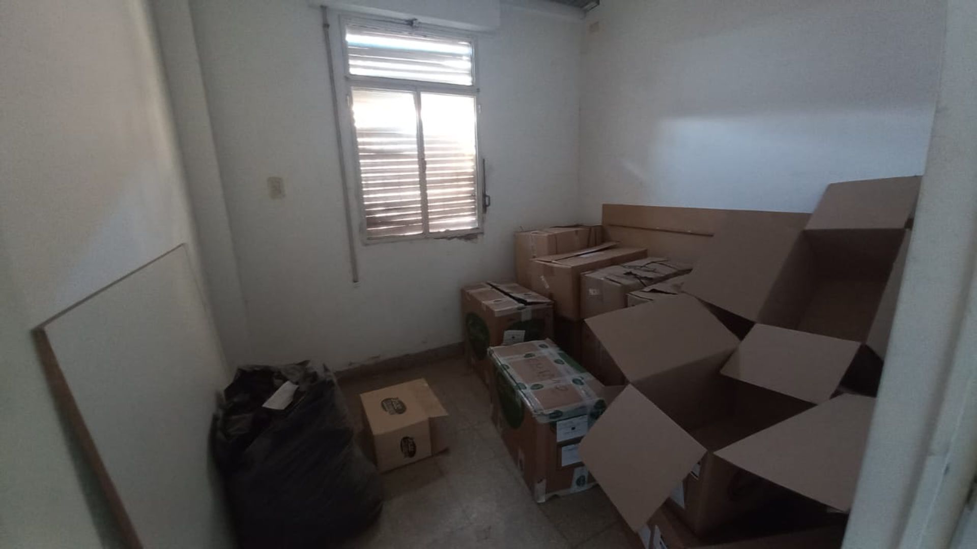 ALQUILER SALON COMERCIAL - 1* PISO. MICROCENTRO. - 13